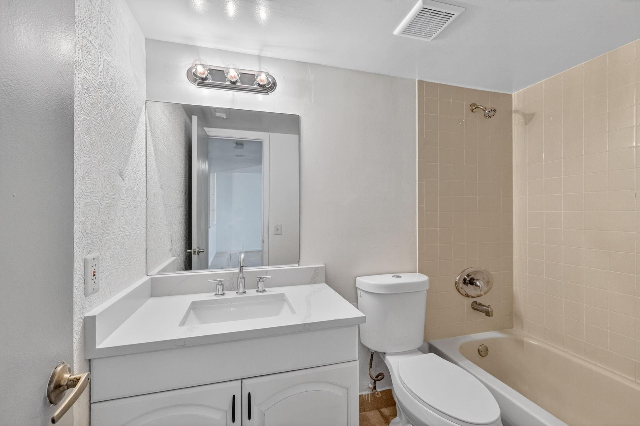 117 Lake Emerald Drive 408