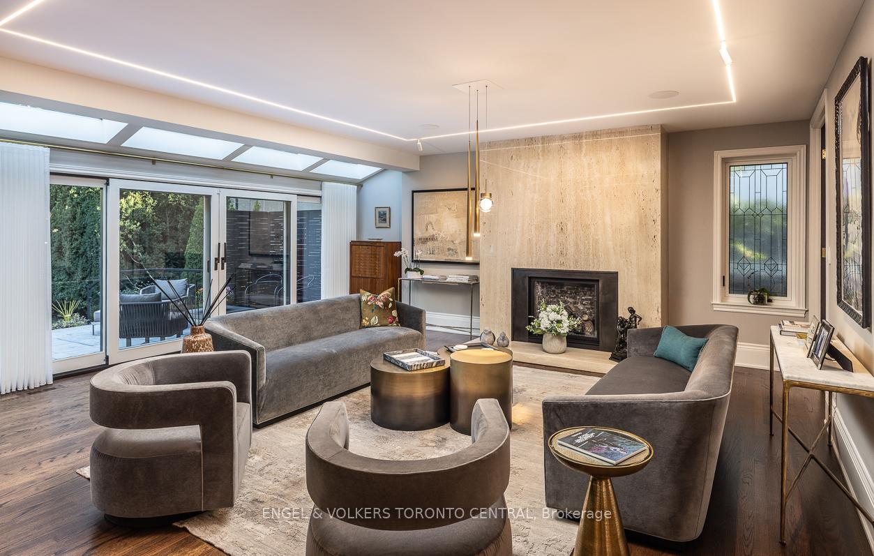 1 Bryce Avenue, Toronto C02, ON M4V 2B3, Toronto C02 ON, M4V 2B3