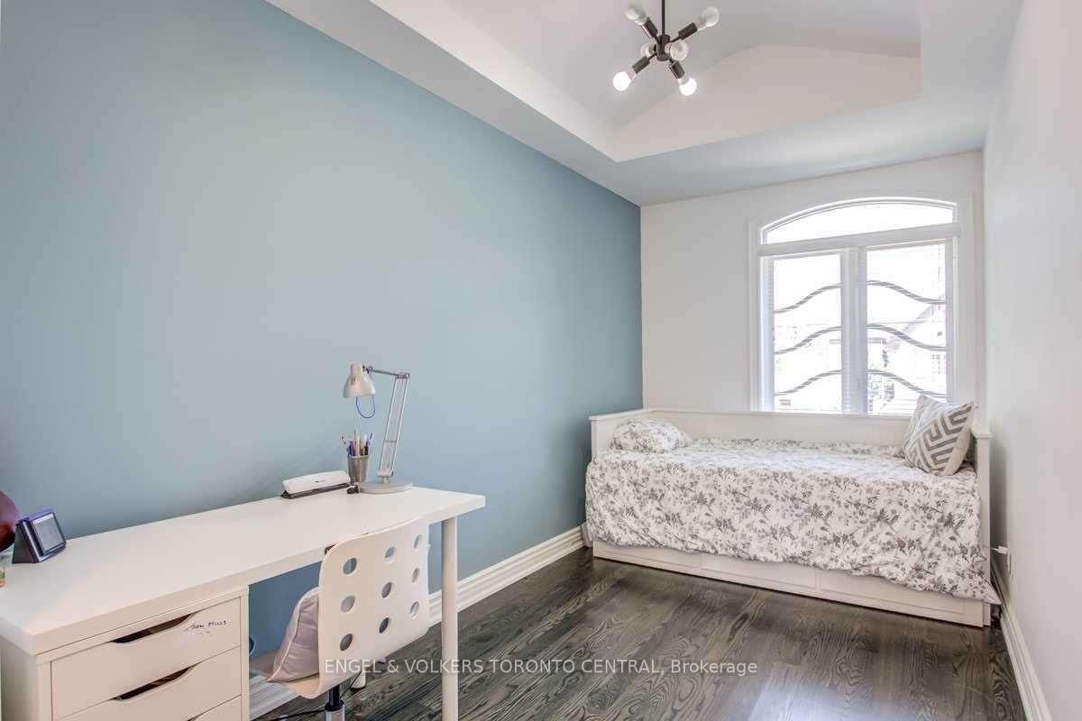 405 Bedford Park Avenue
