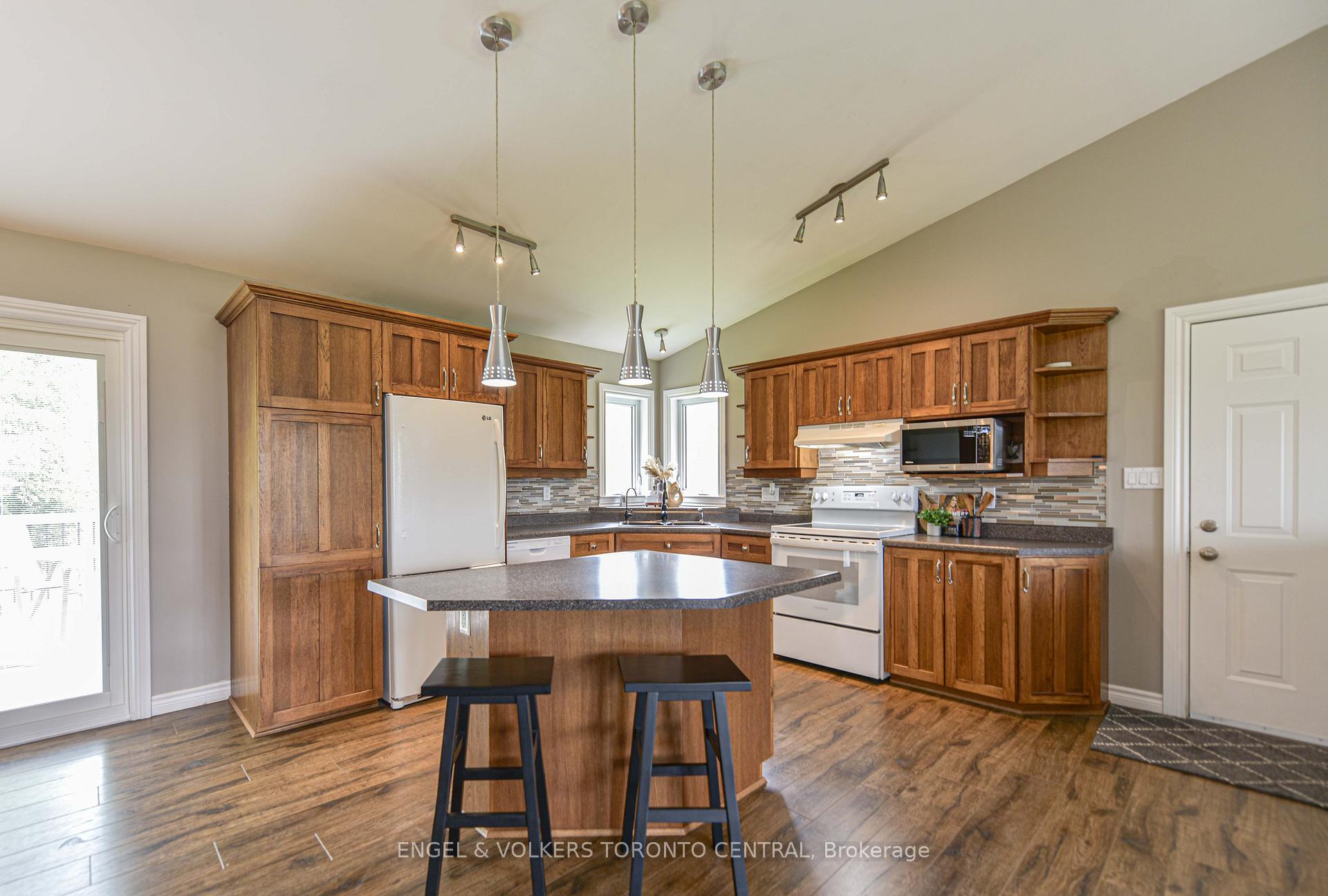 3516 Kirkfield Road