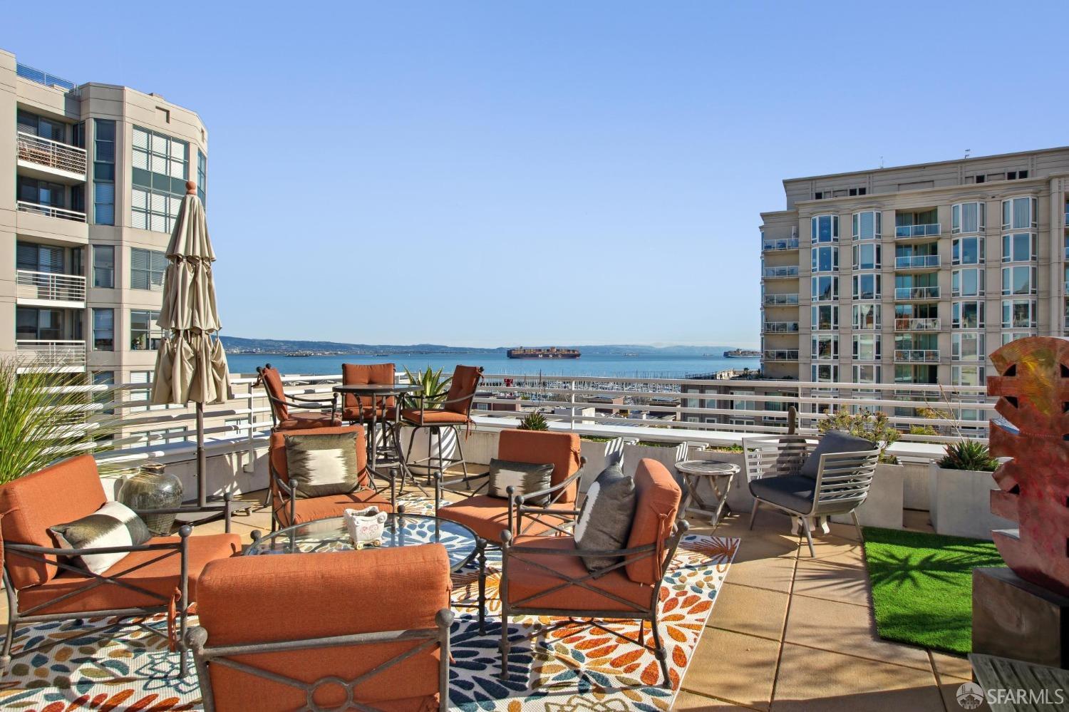 72 Townsend Street # 902