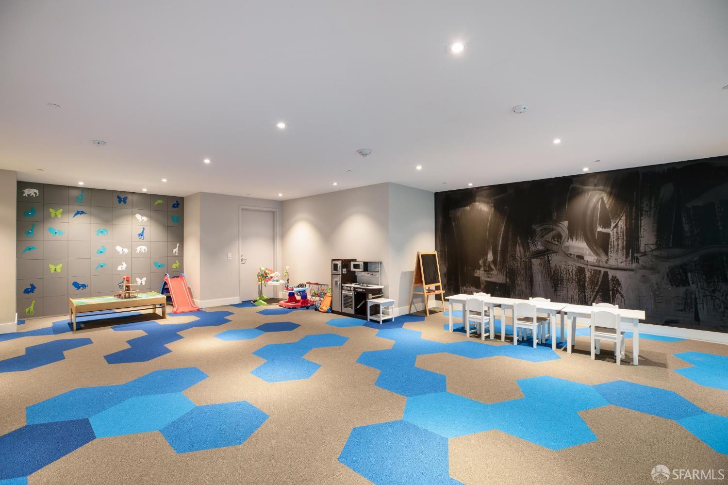 338 Main Street # 19G