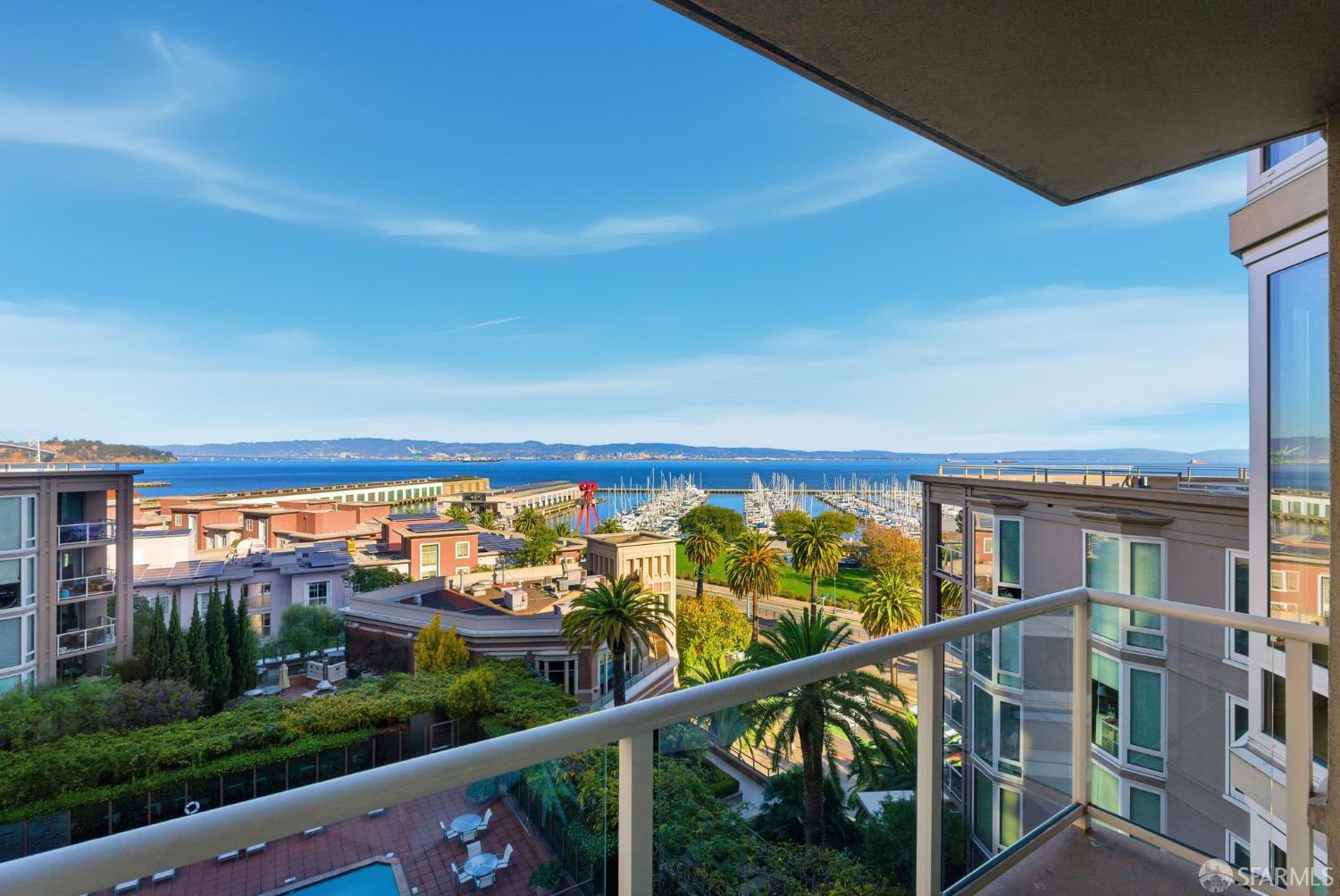 88 King Street # 807