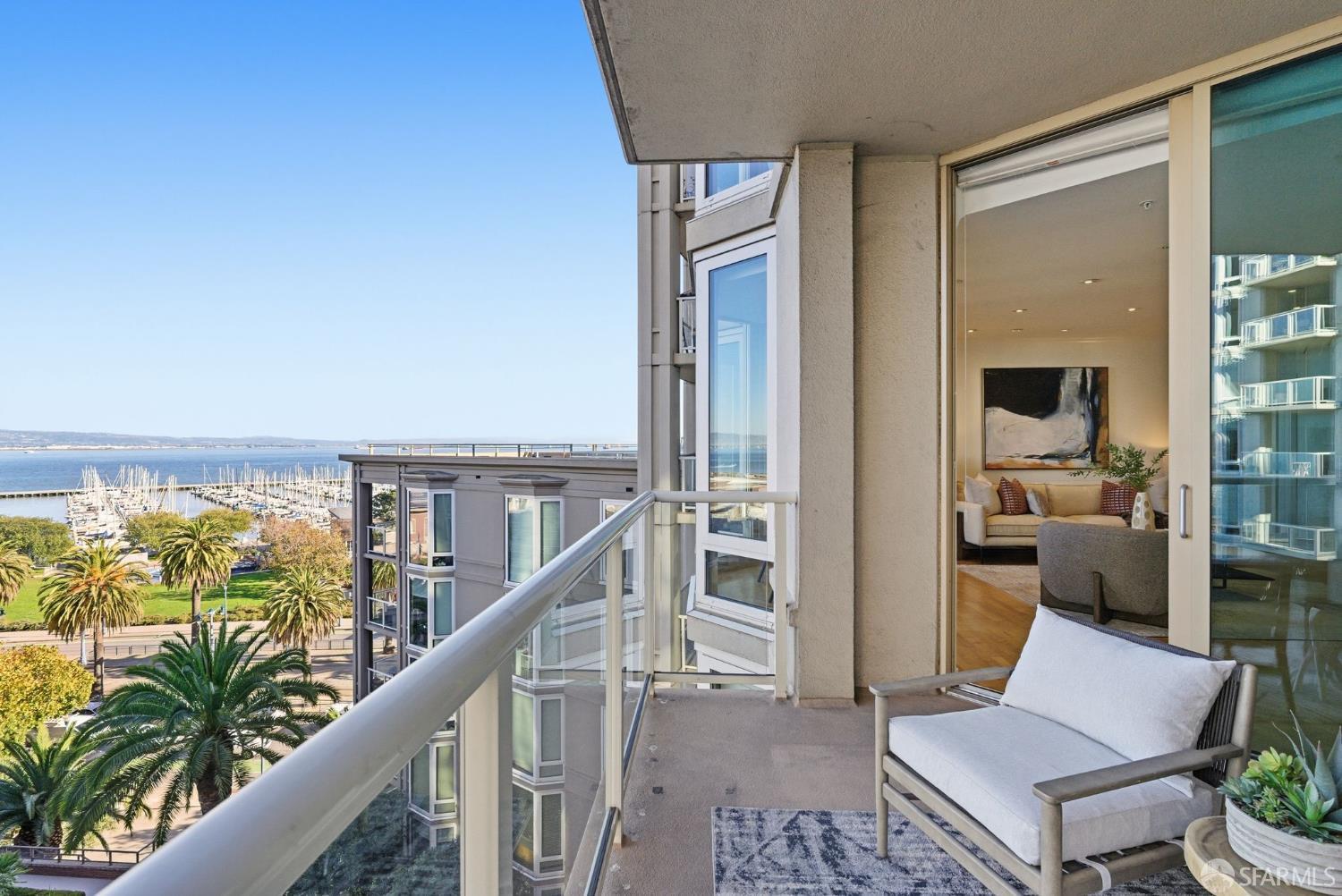 88 King Street # 807