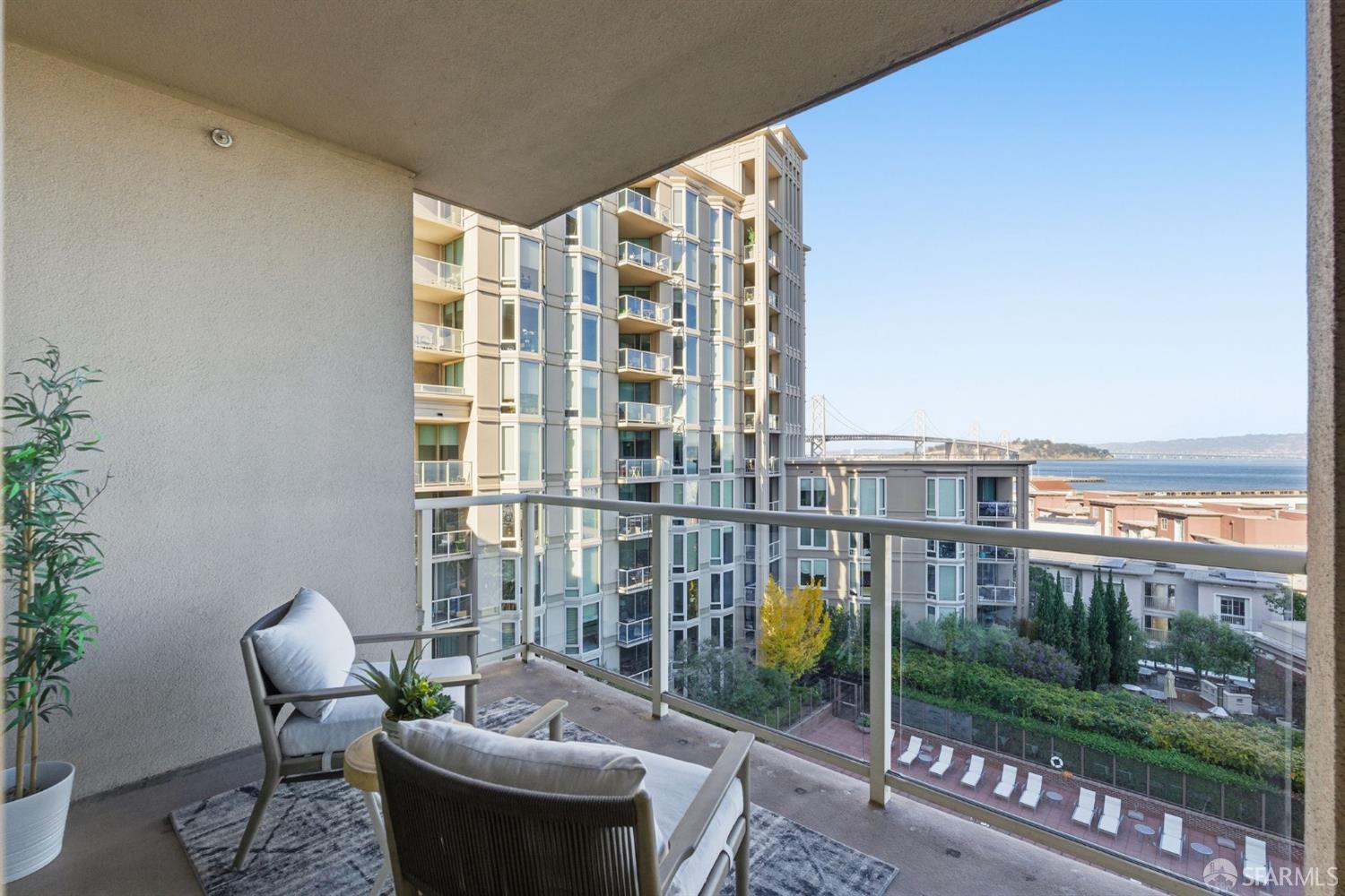 88 King Street # 807