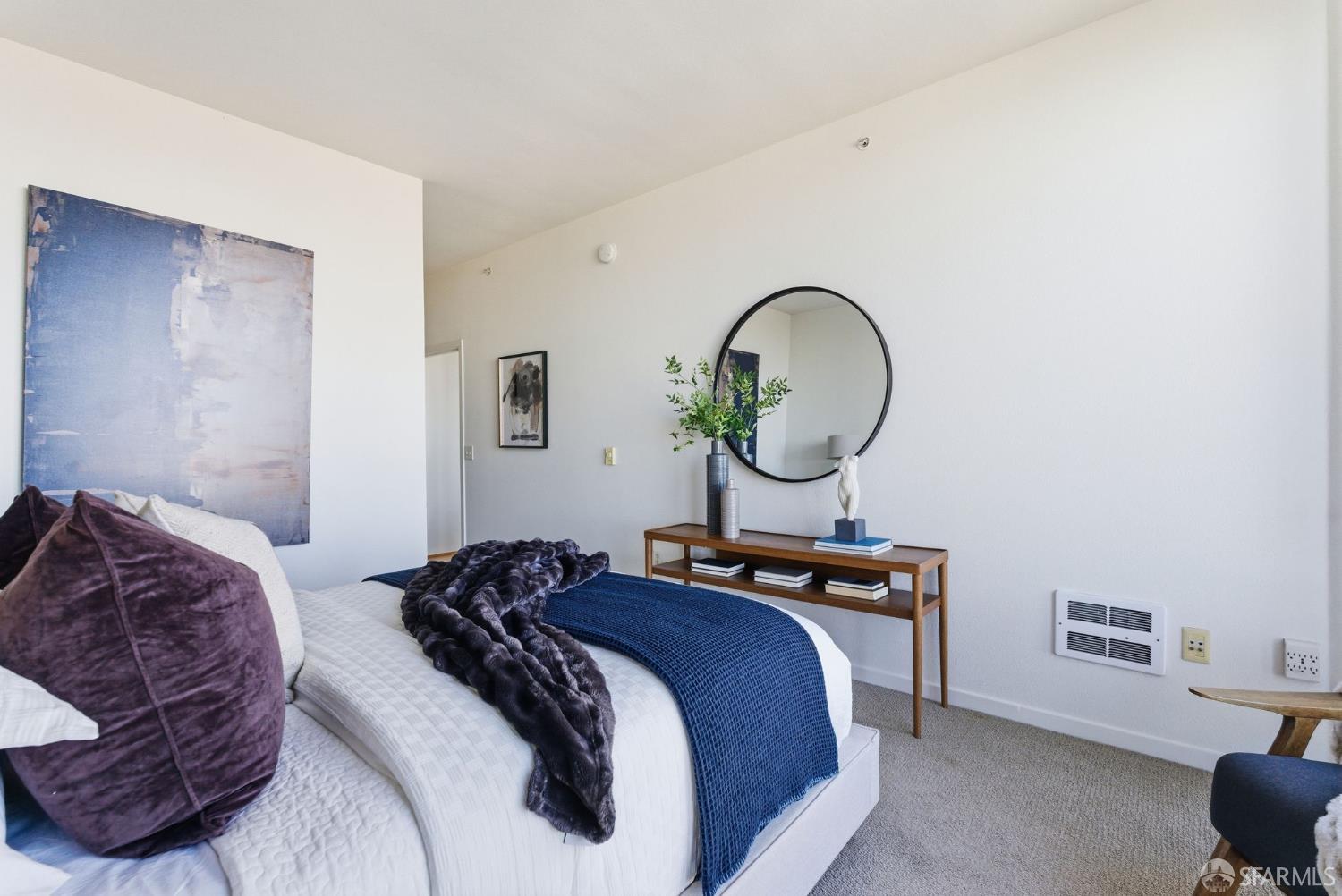 88 King Street # 807