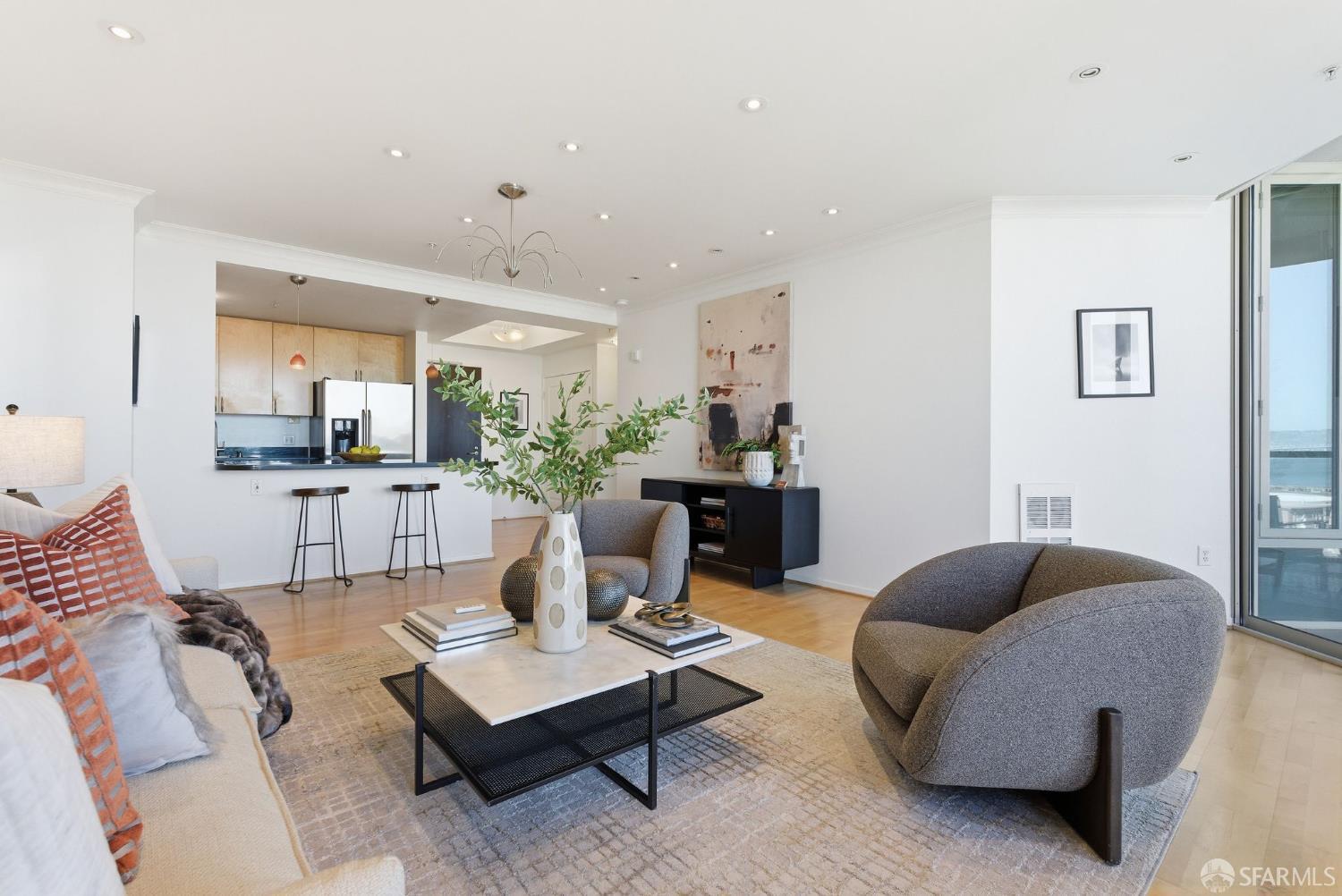 88 King Street # 807