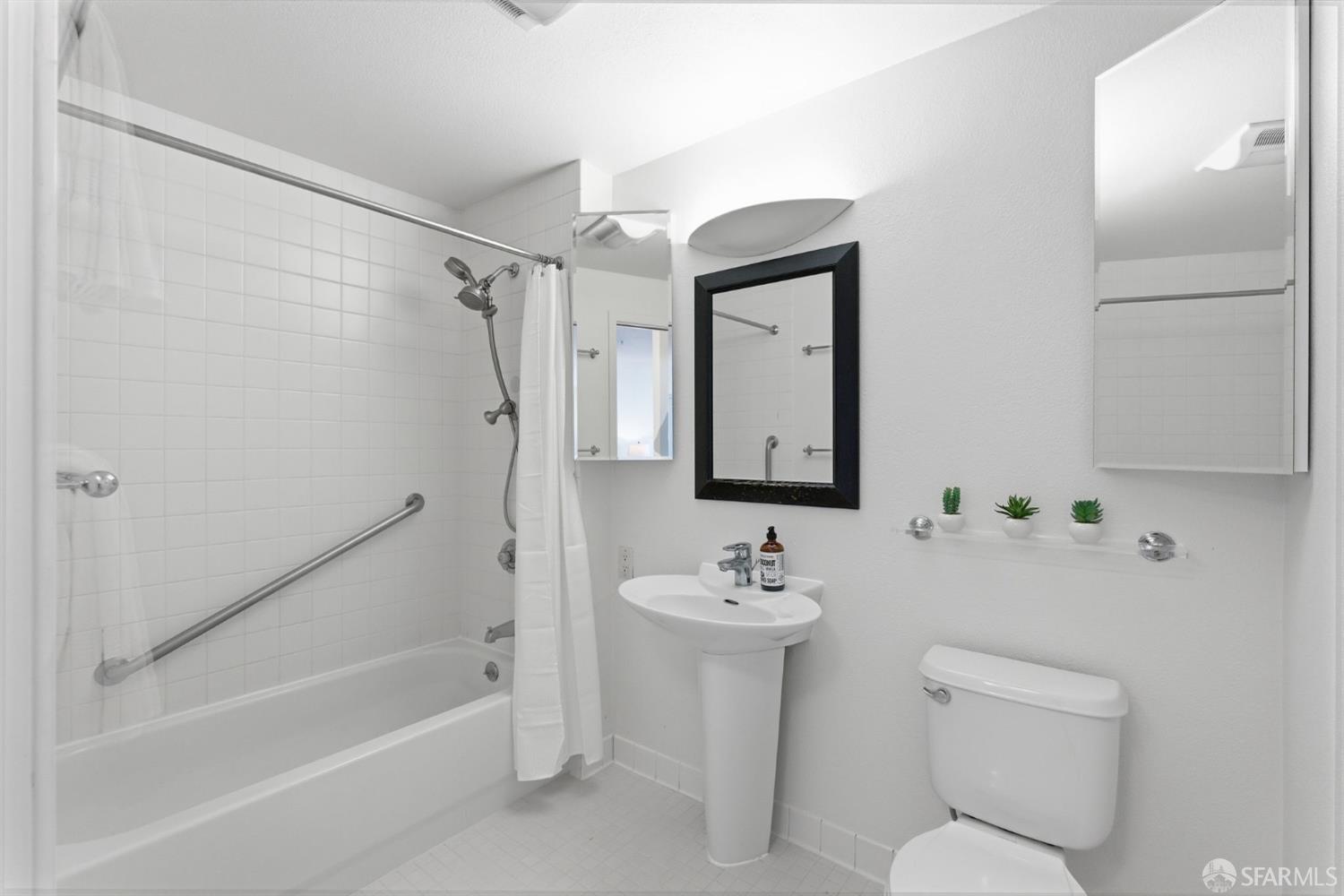 88 King Street # 807