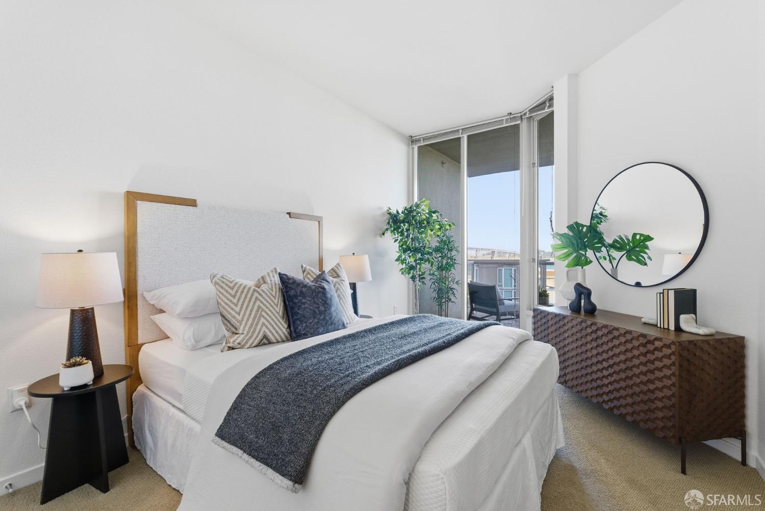 88 King Street # 807