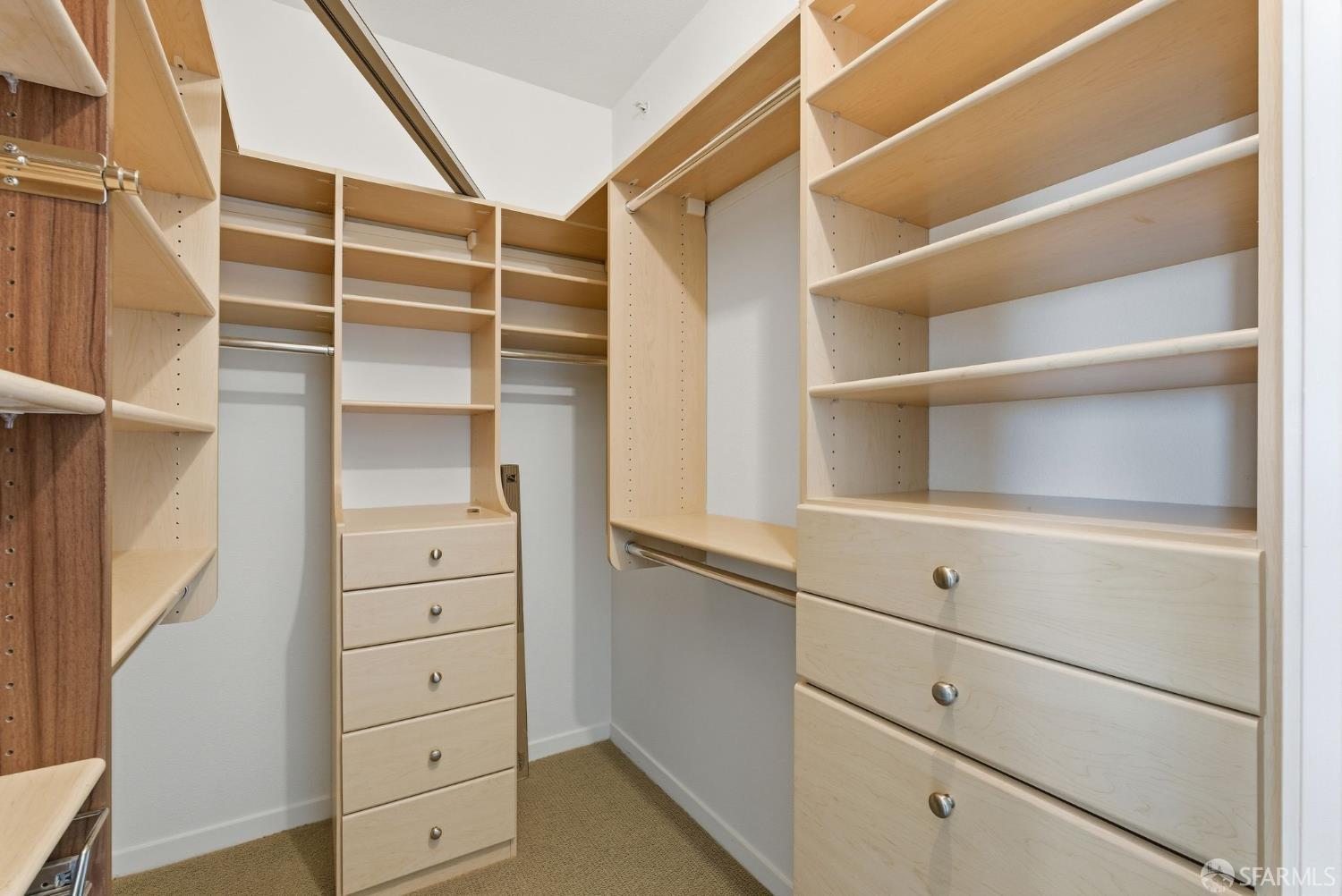 88 King Street # 807