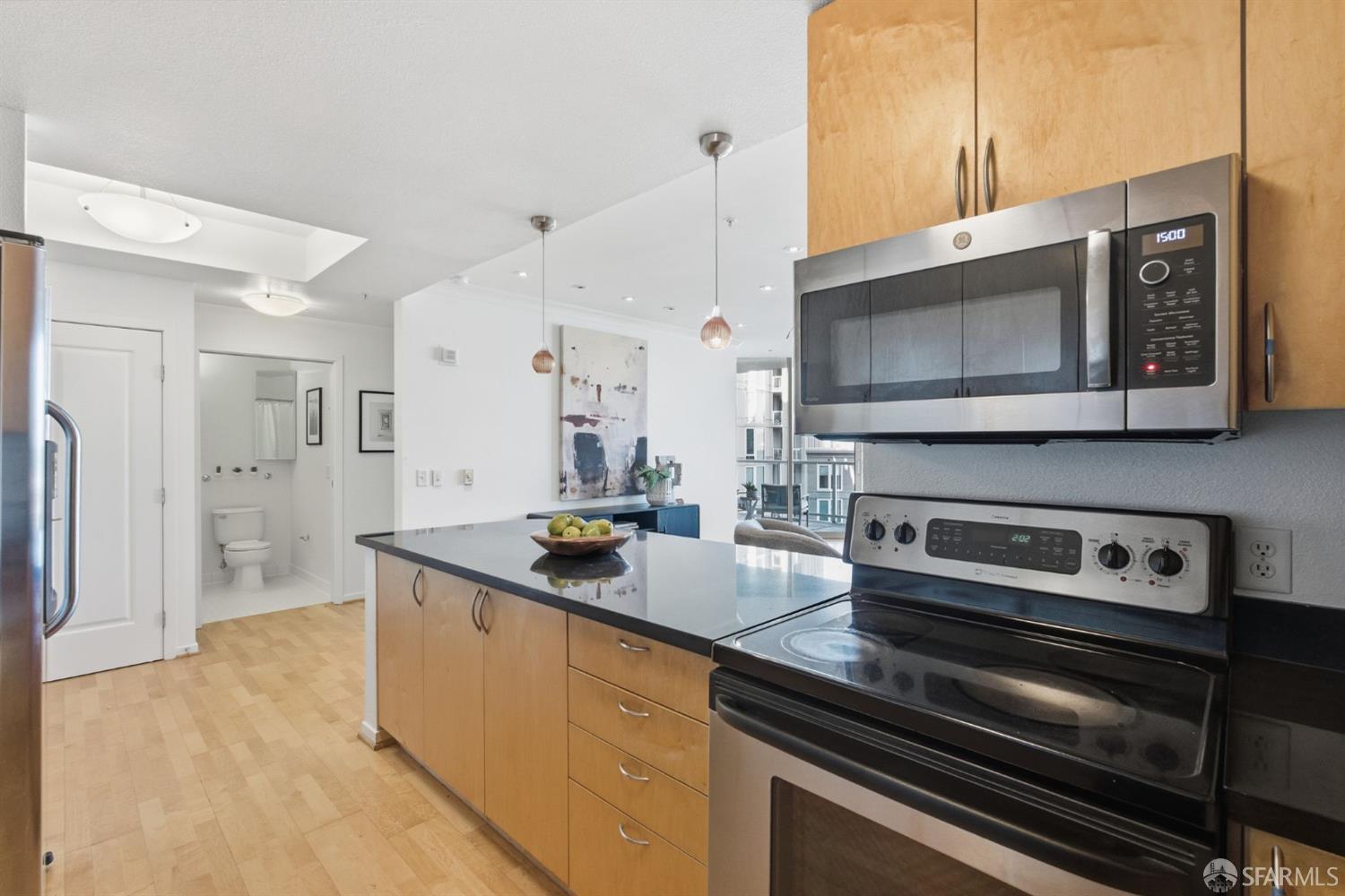 88 King Street # 807