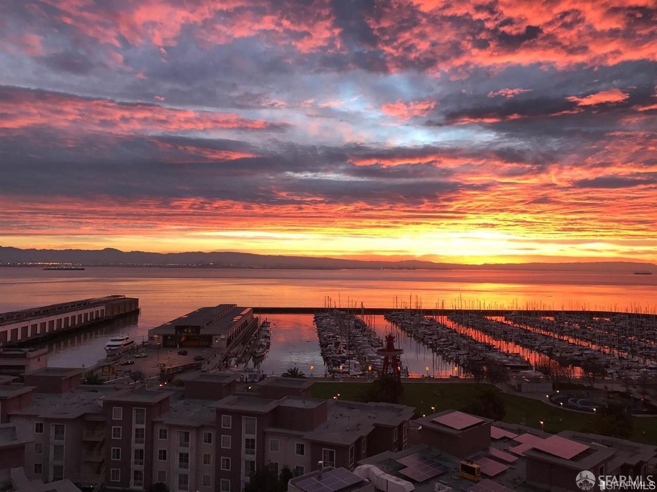 88 King Street # 807