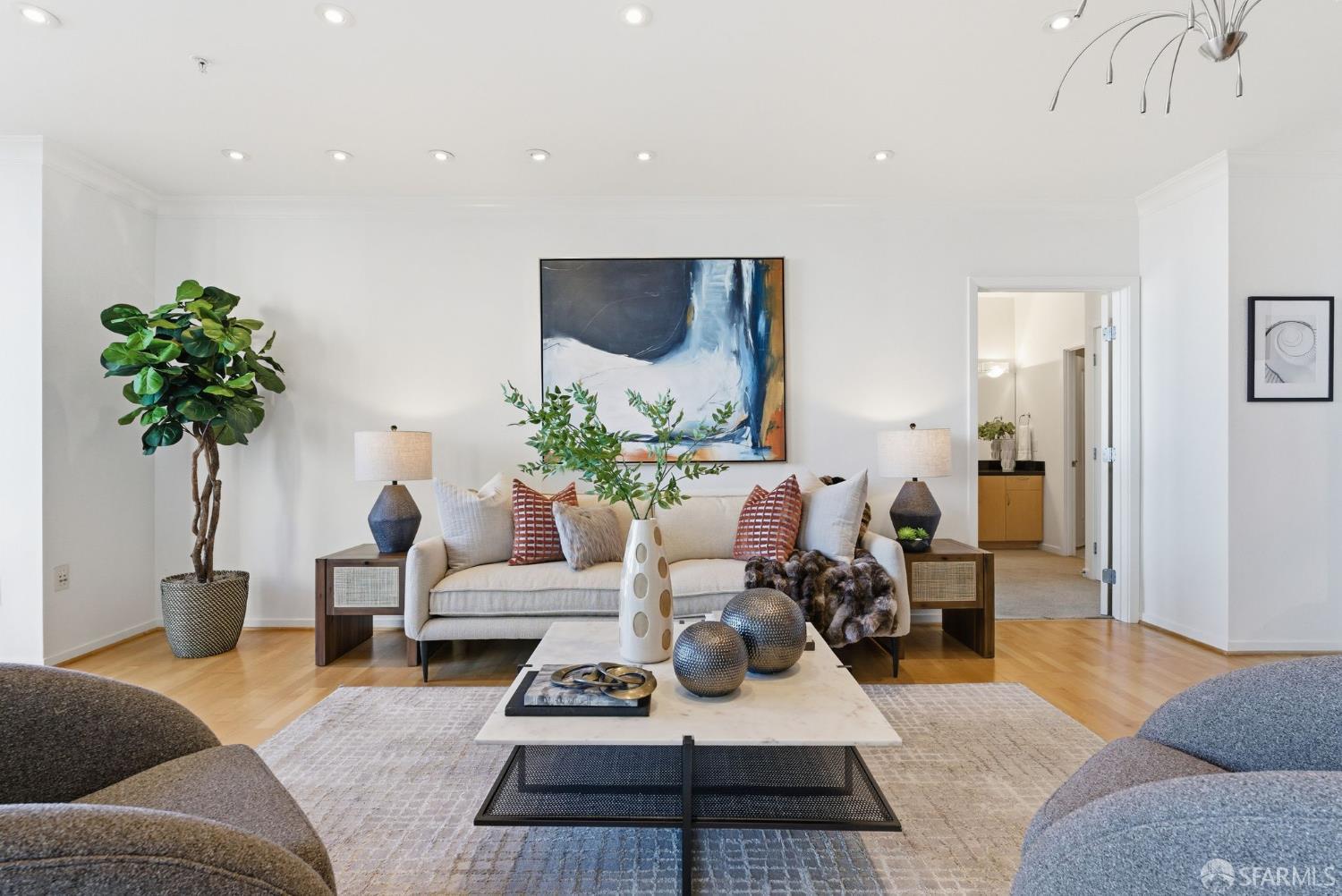 88 King Street # 807