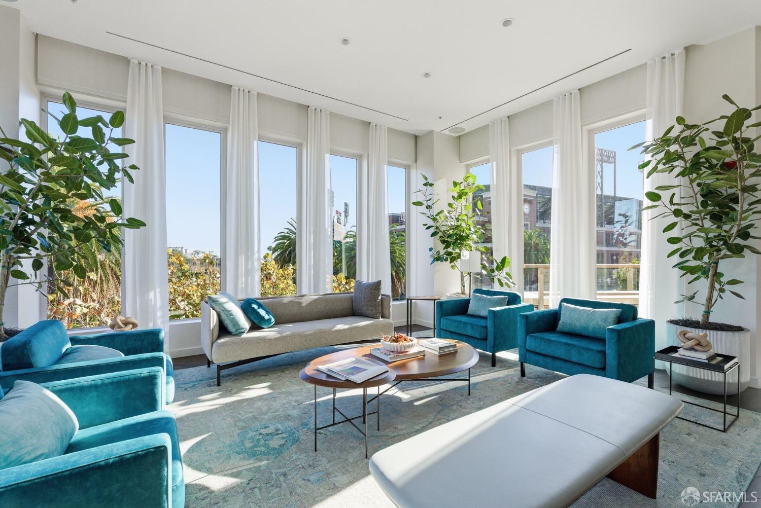 88 King Street # 807