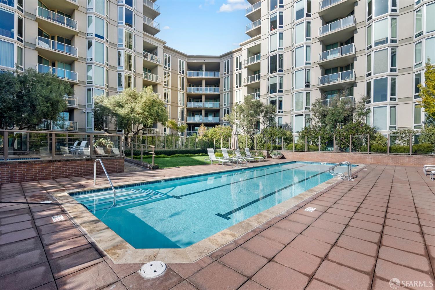 88 King Street # 807