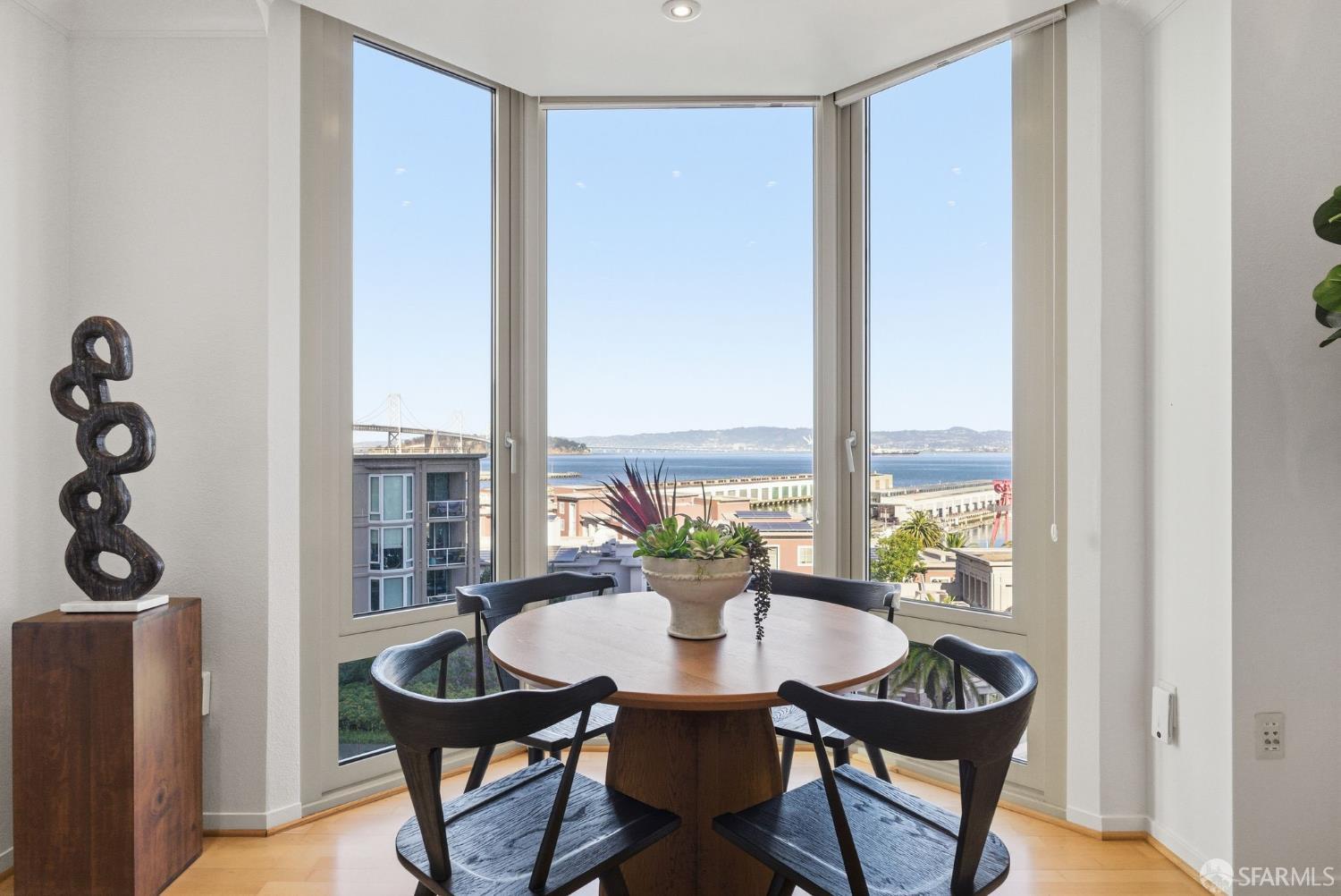 88 King Street # 807