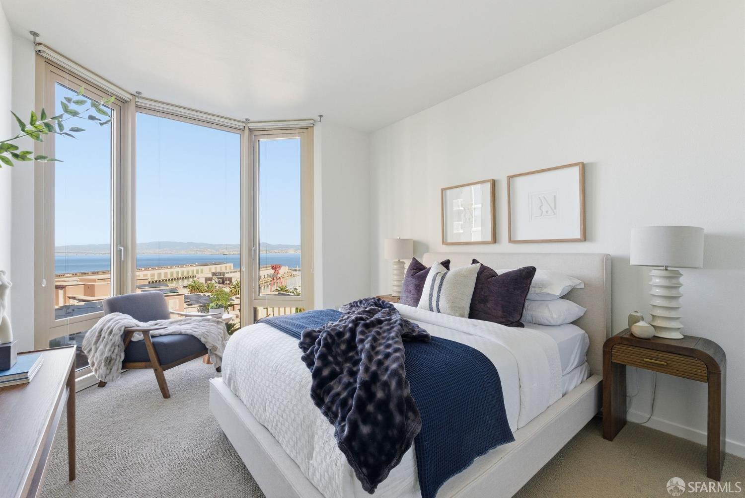 88 King Street # 807