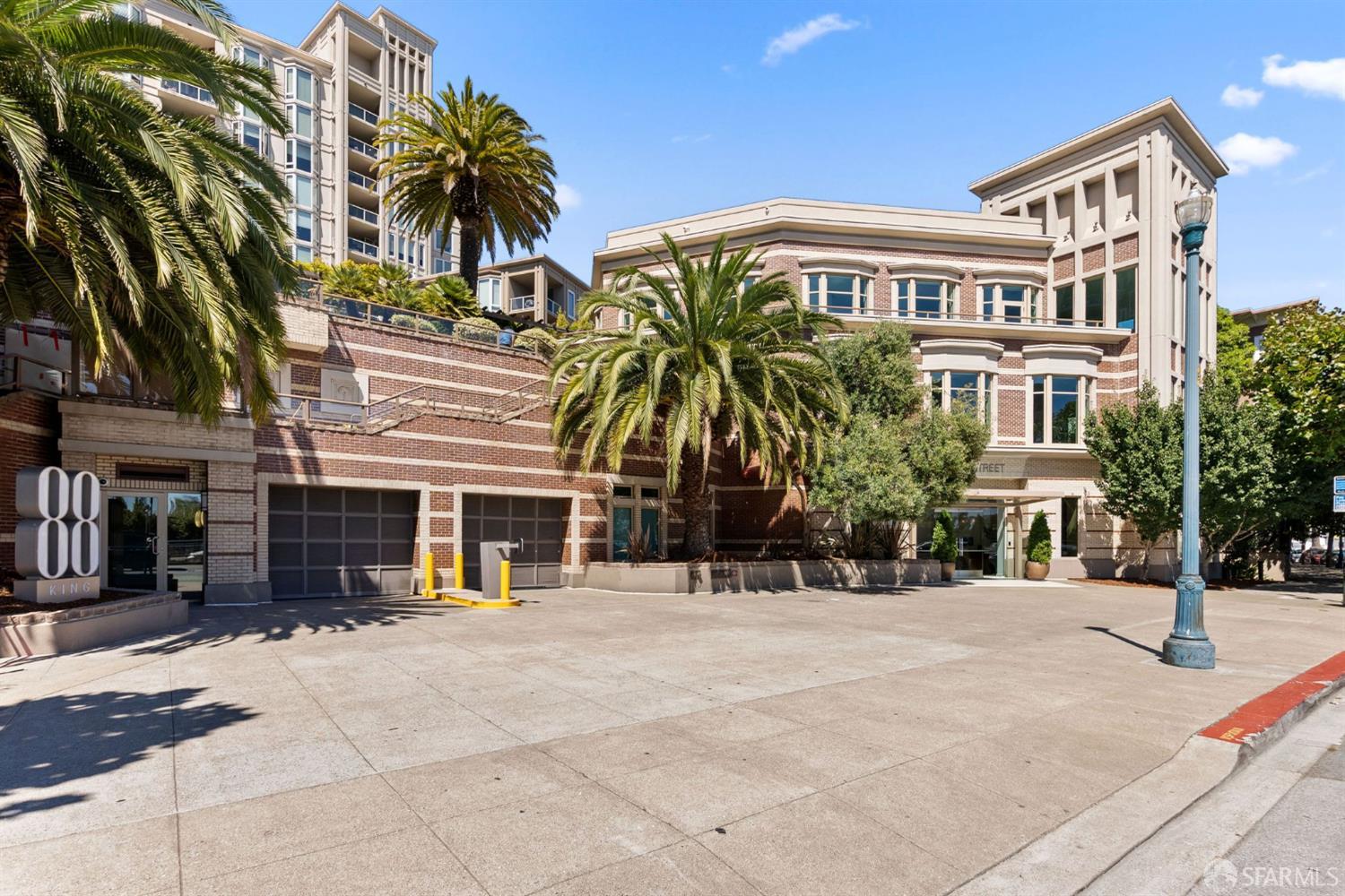 88 King Street # 807