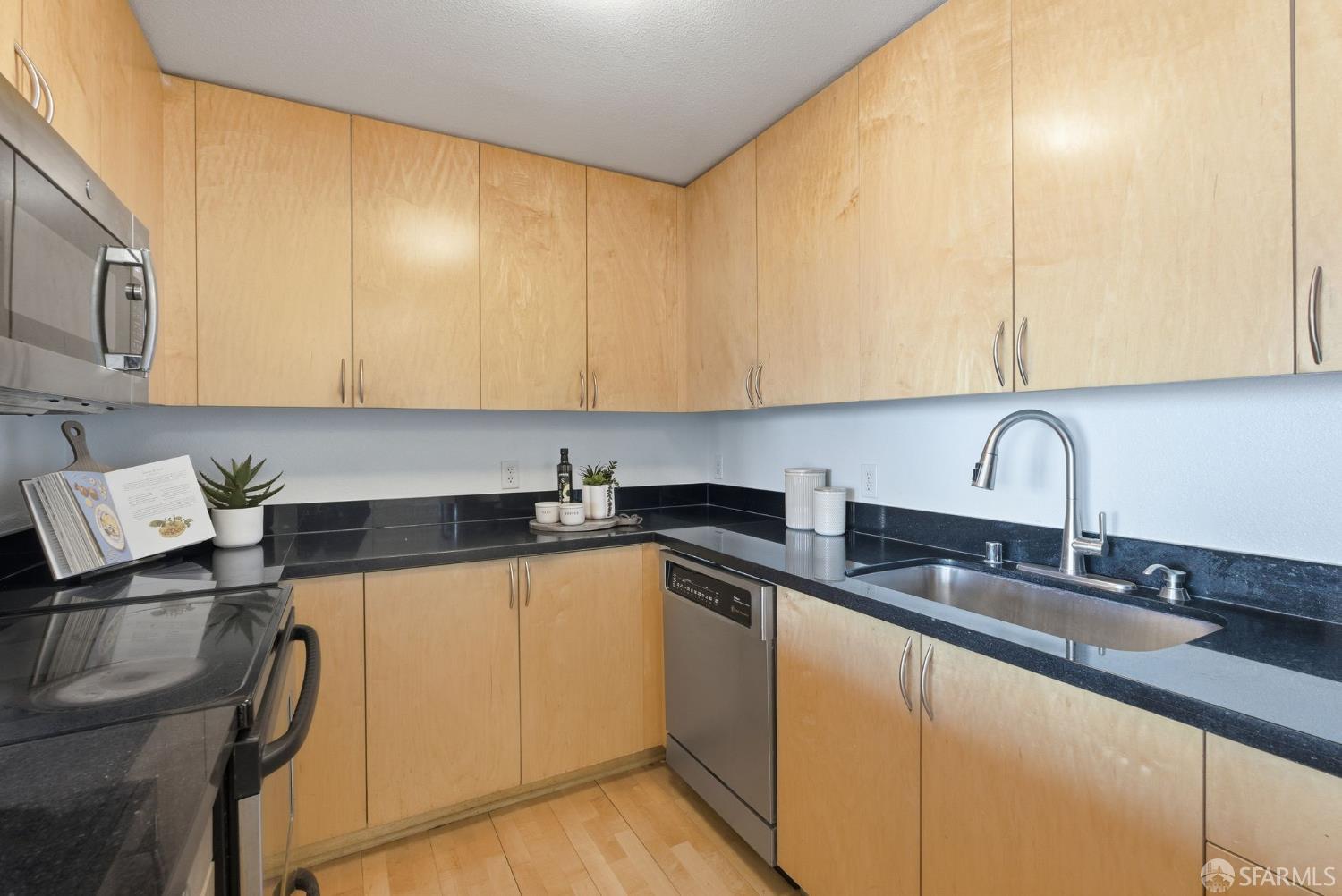 88 King Street # 807