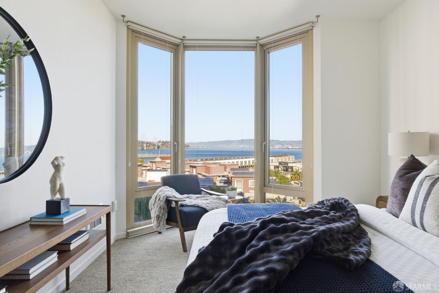 88 King Street # 807