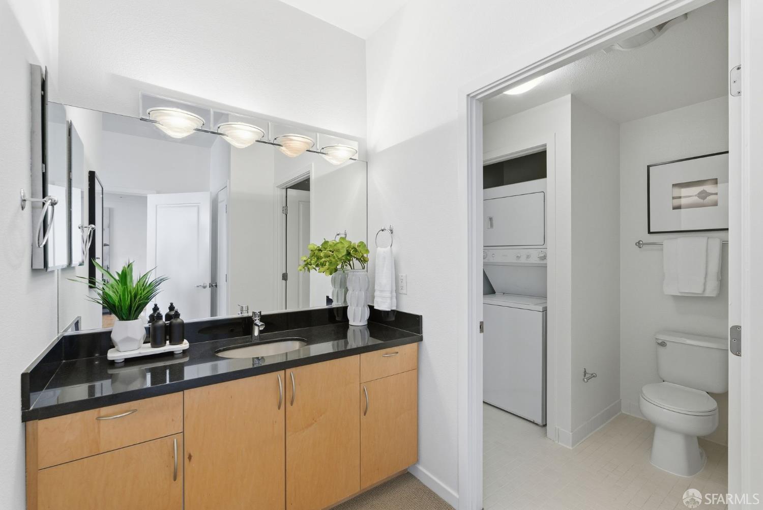 88 King Street # 807