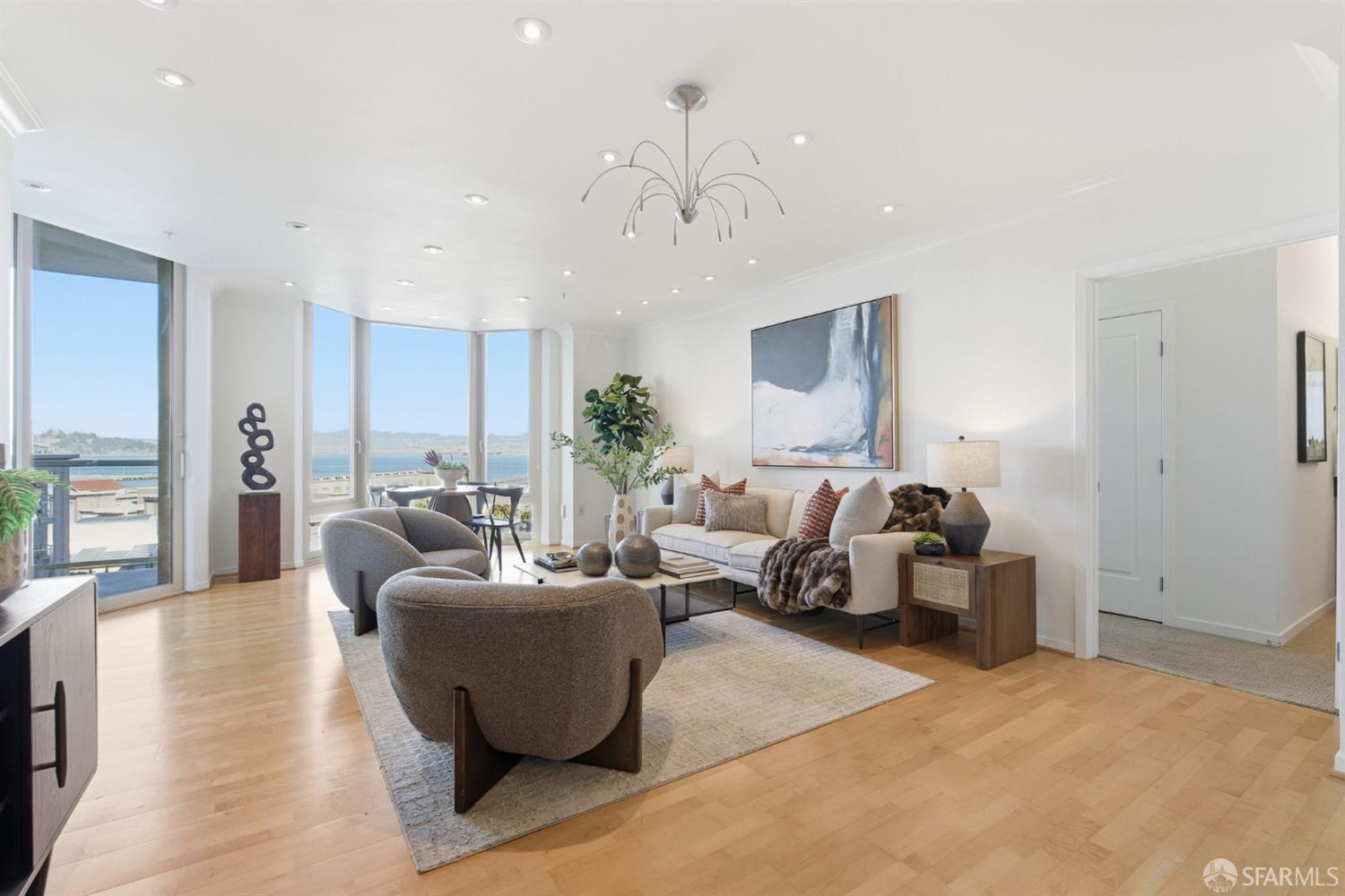 88 King Street # 807