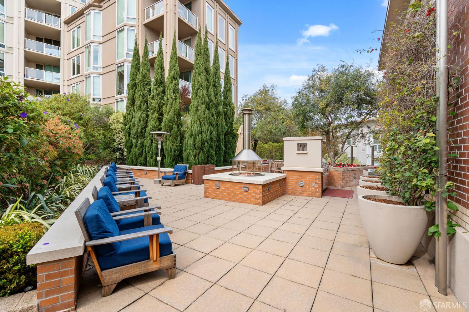 88 King Street # 807