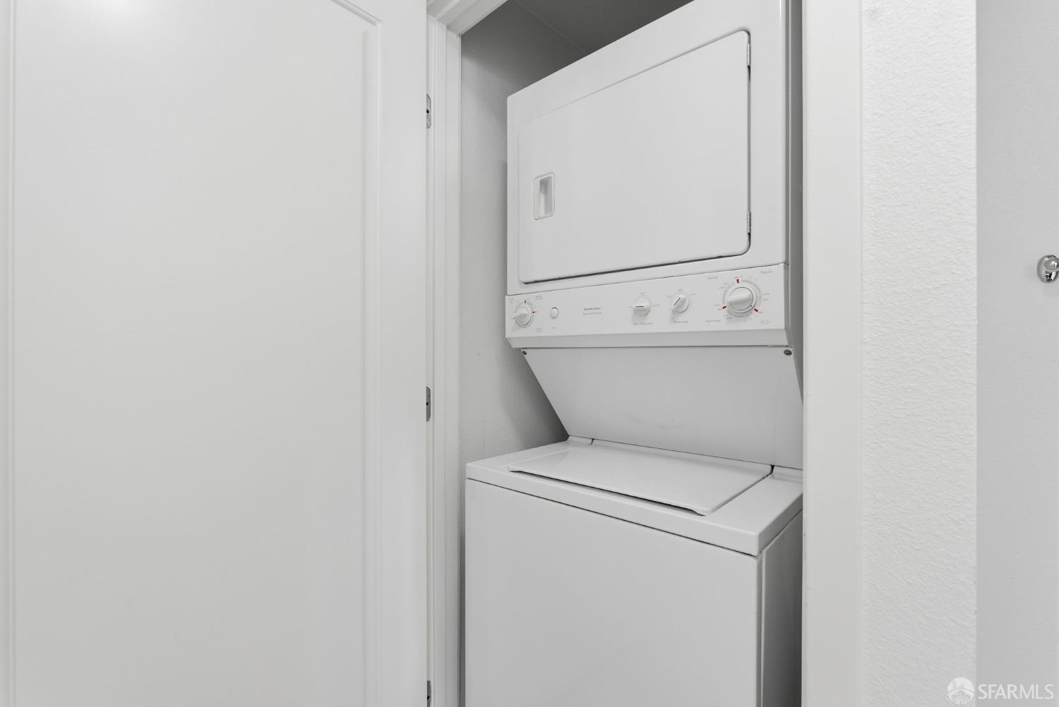 88 King Street # 807