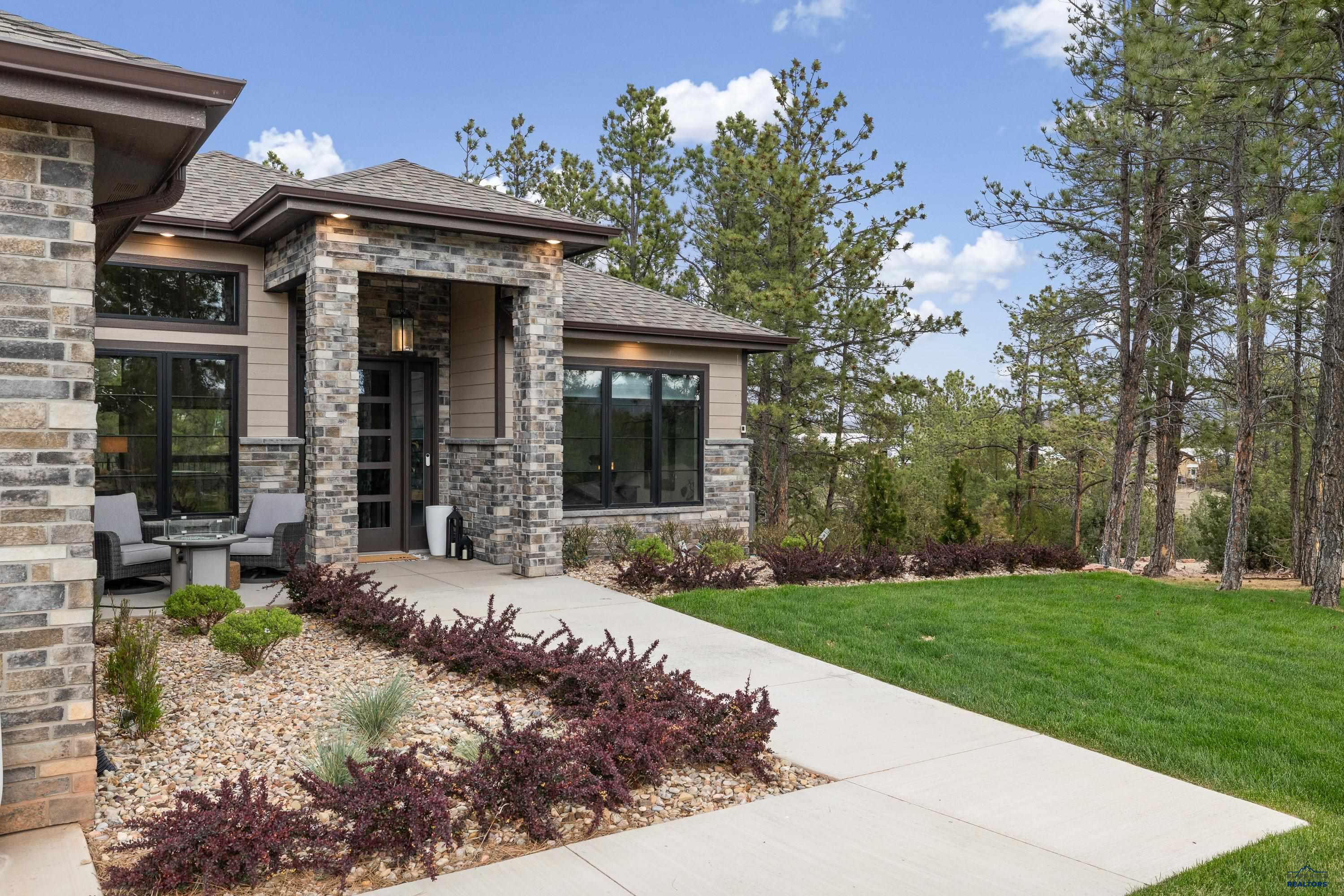 1103 CLUBHOUSE DR