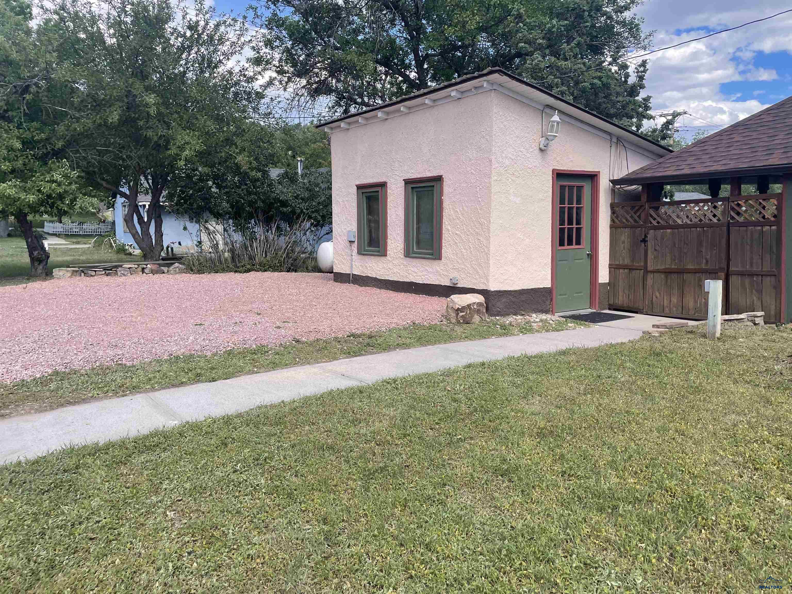 201 S 6TH ST