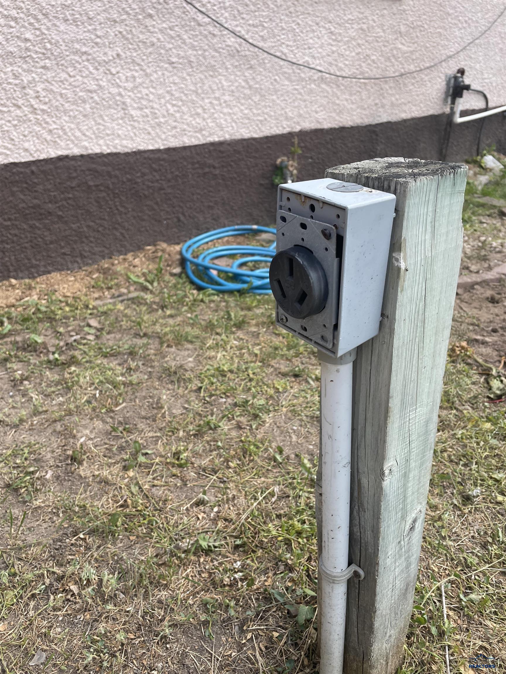 201 S 6TH ST