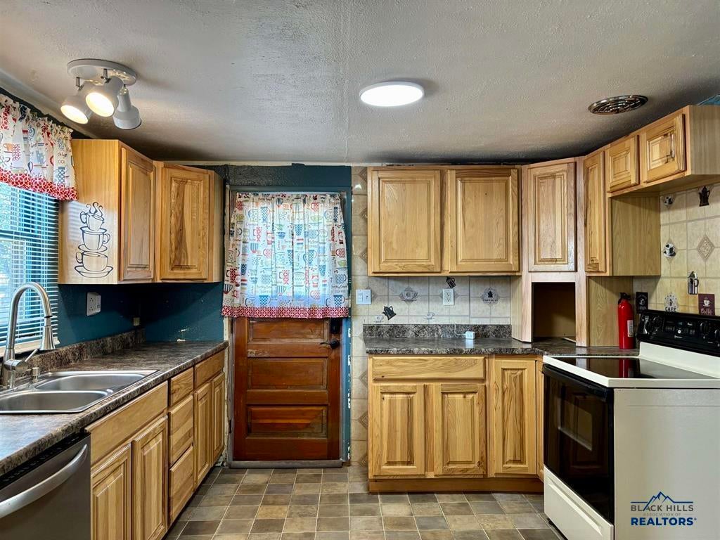 537 ALBANY AVE