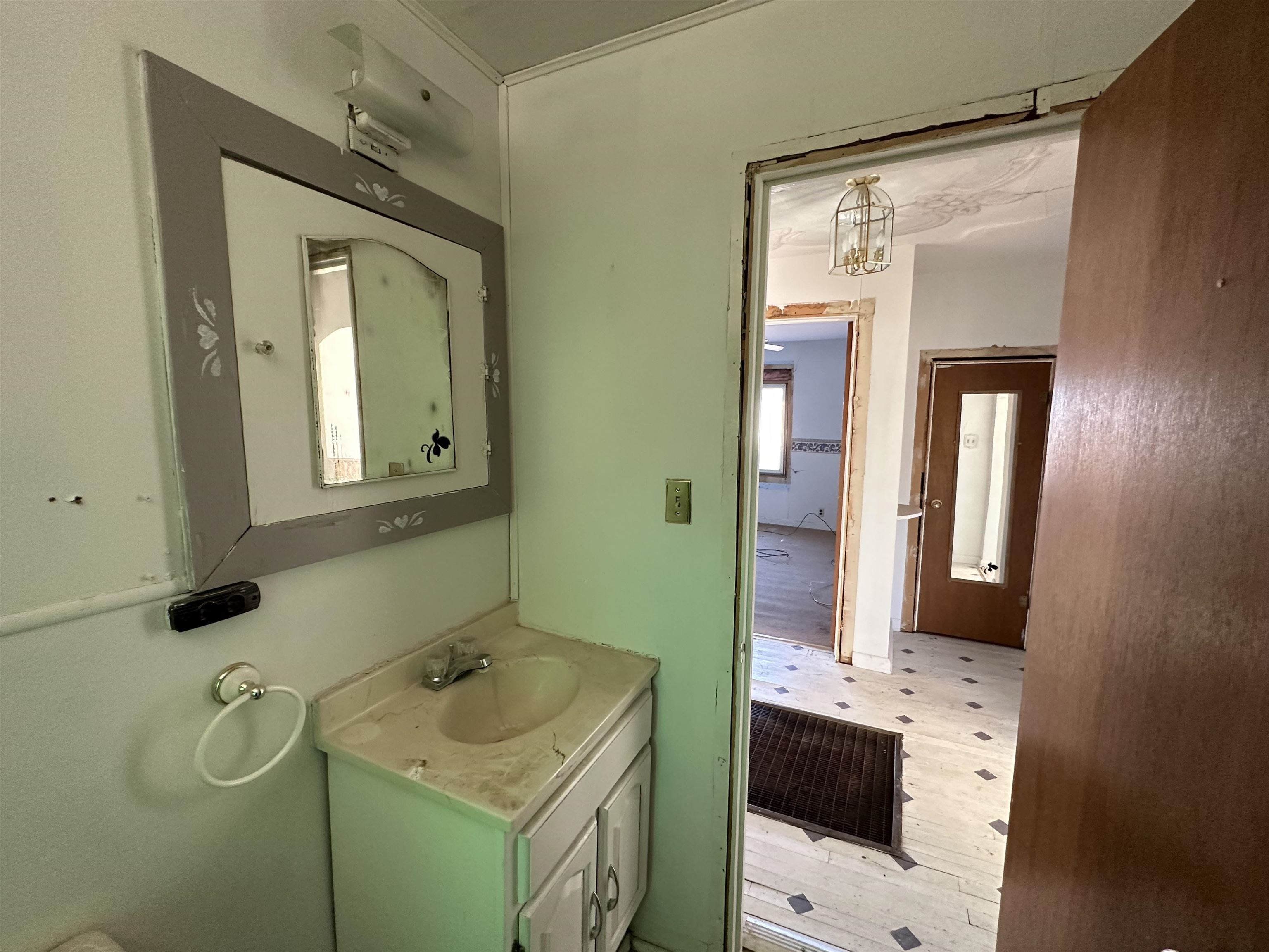 708 & 710 Taft Avenue