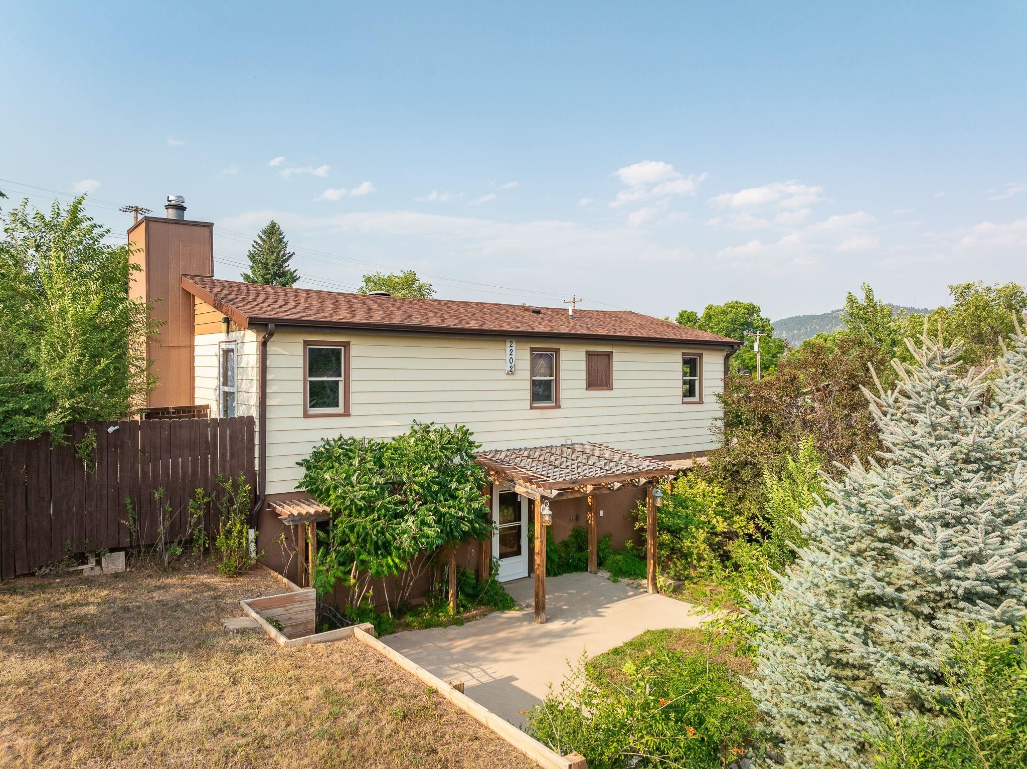 2202 Jennings Avenue