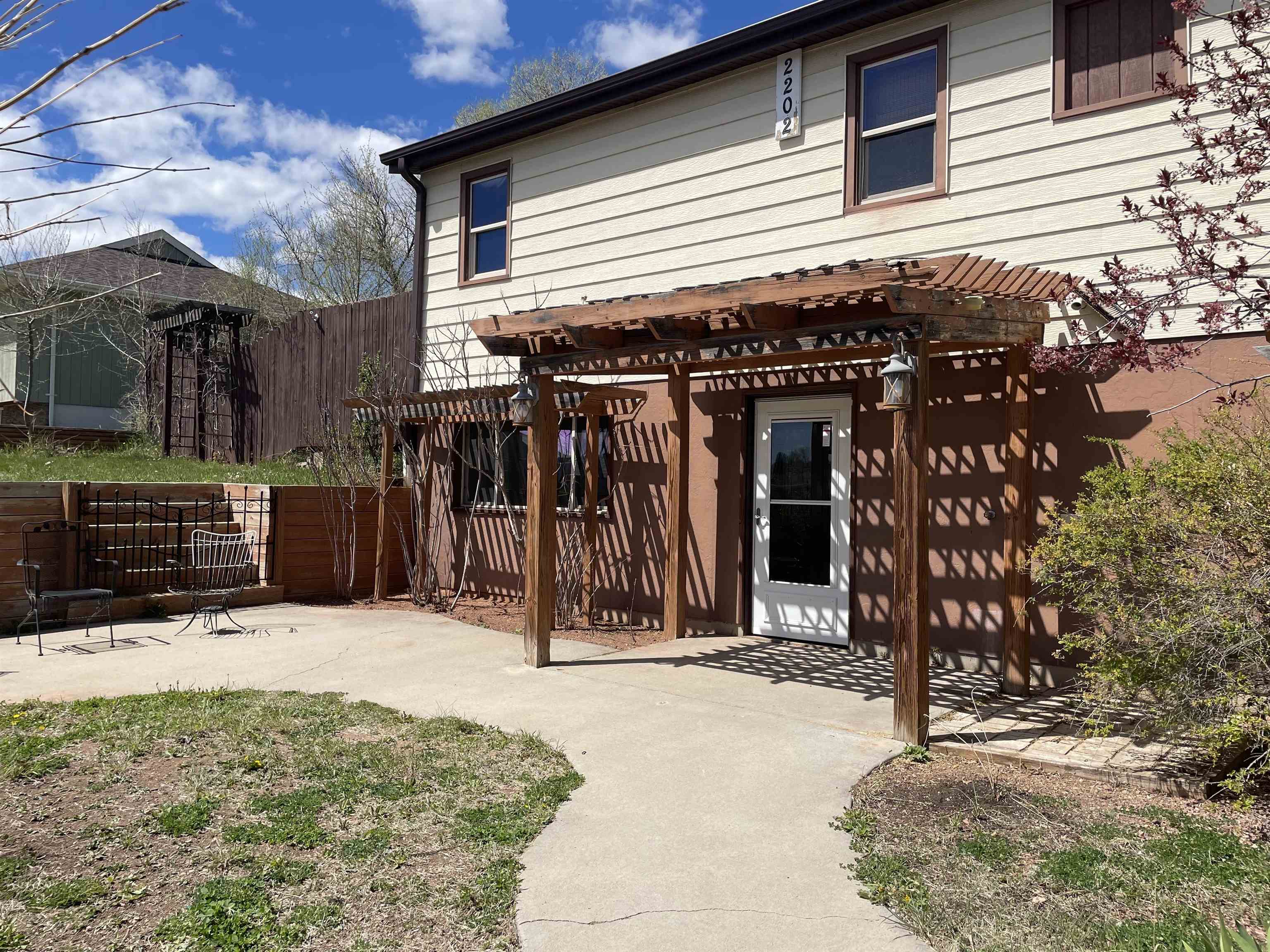 2202 Jennings Avenue