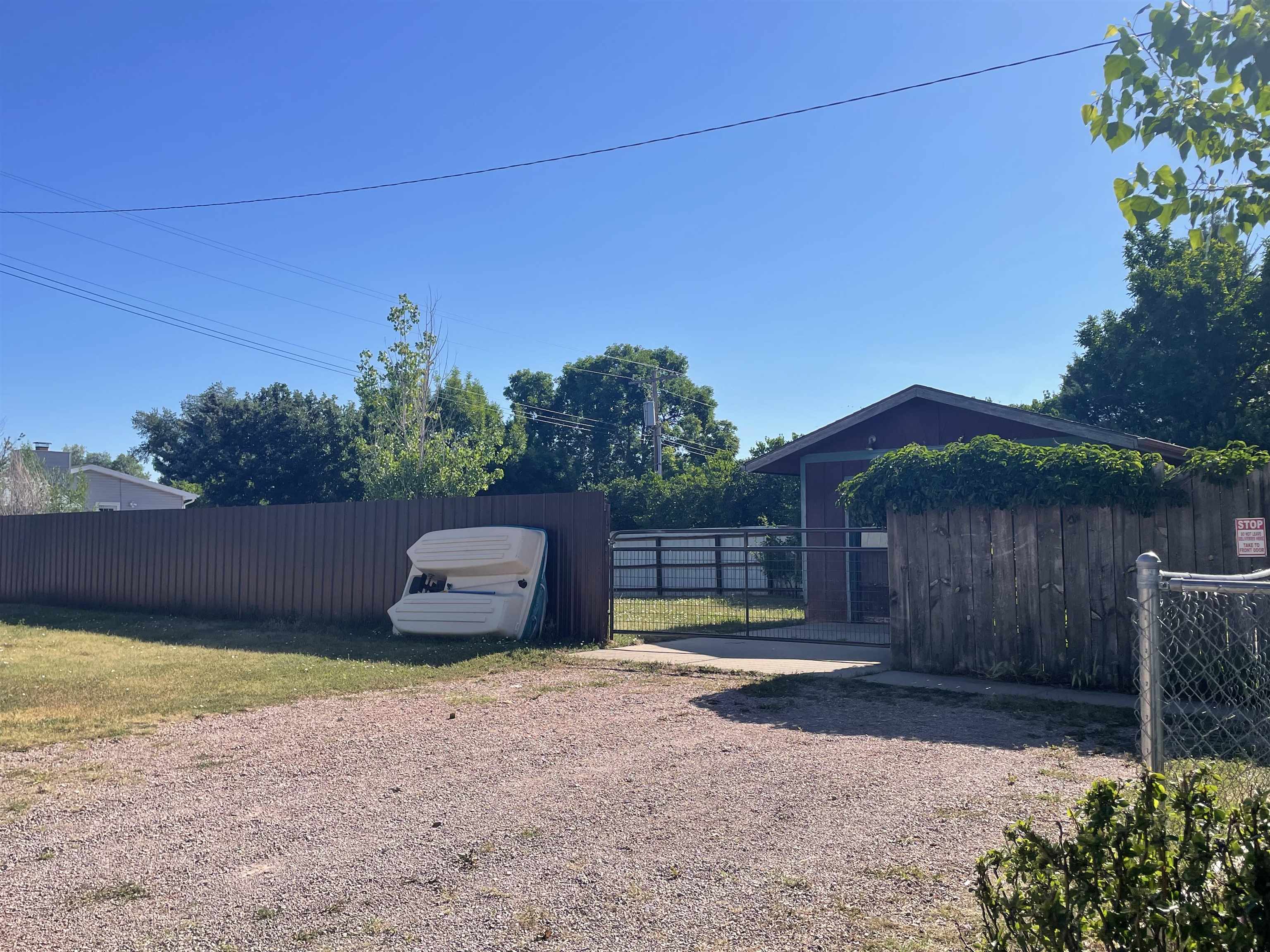 2048 Jennings Avenue