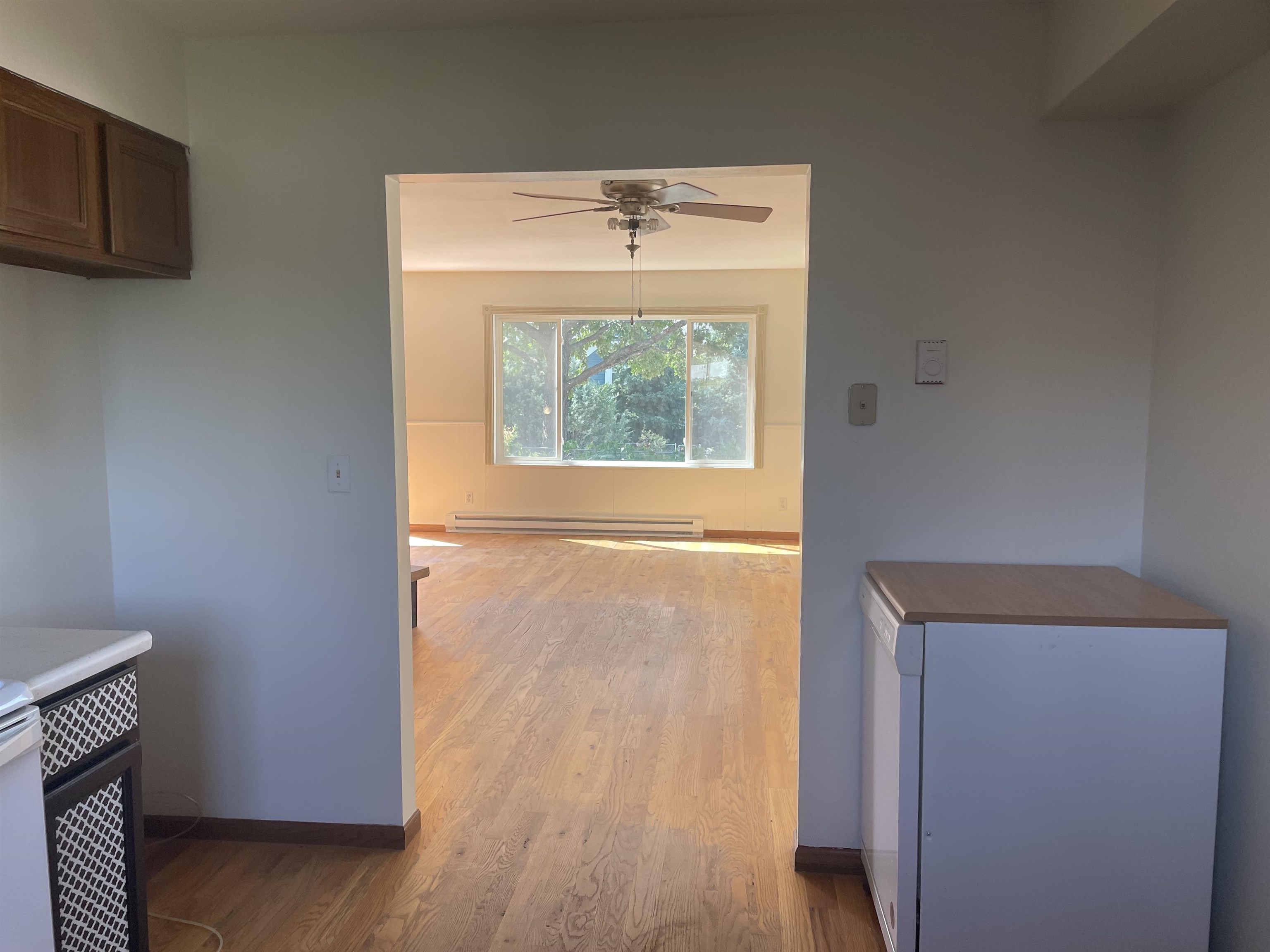 2048 Jennings Avenue