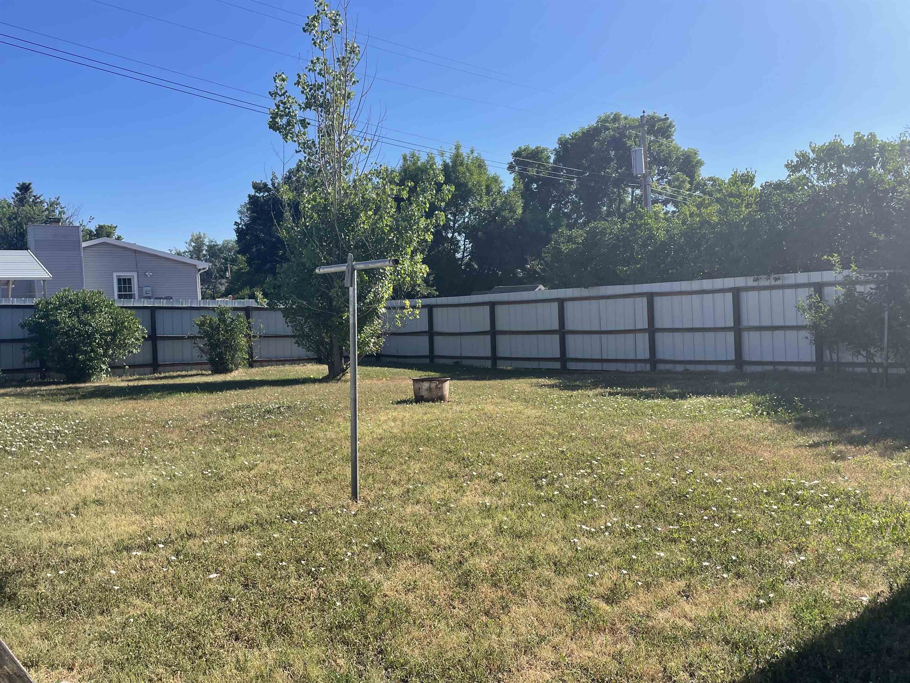 2048 Jennings Avenue