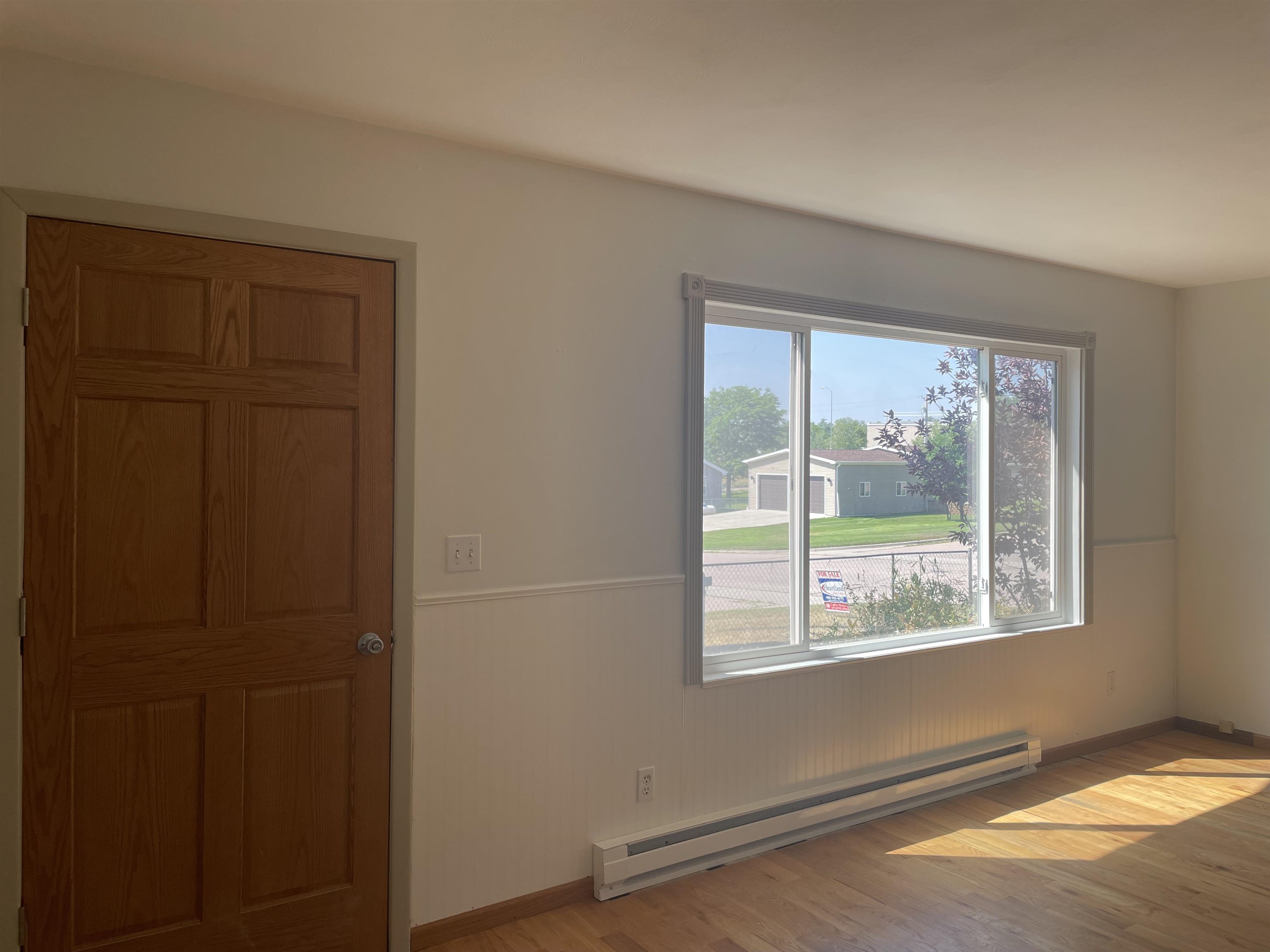 2048 Jennings Avenue