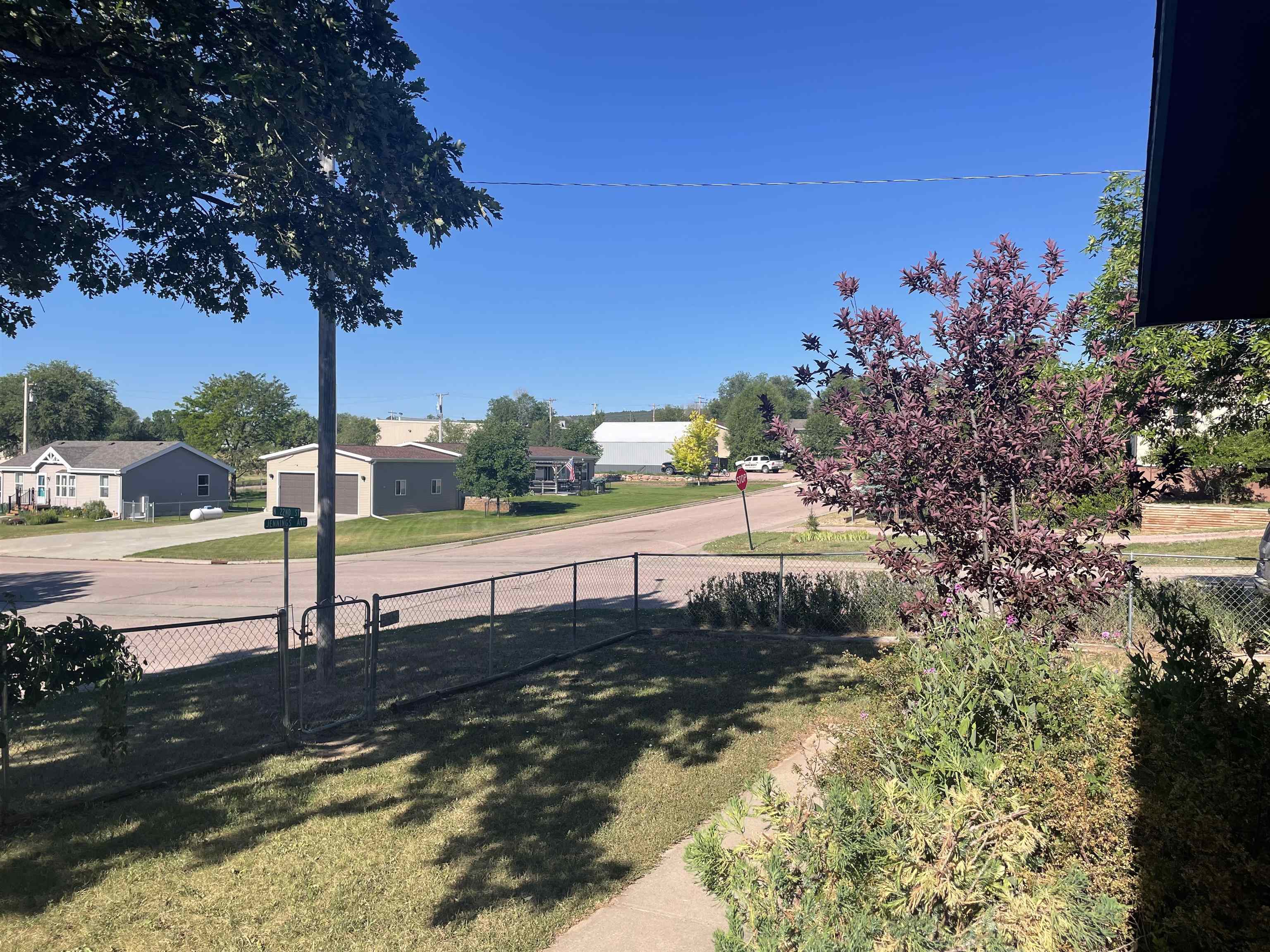 2048 Jennings Avenue