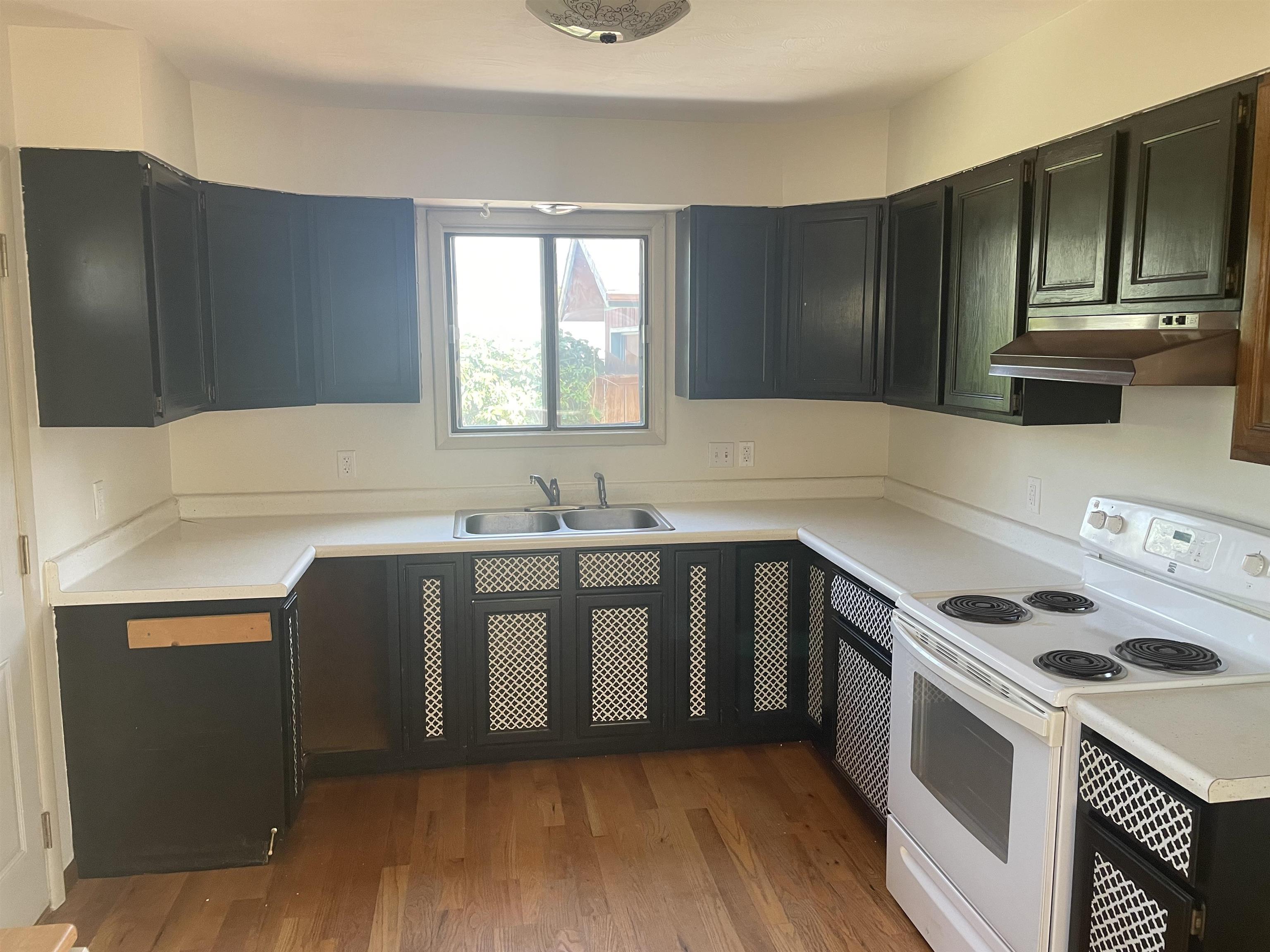 2048 Jennings Avenue