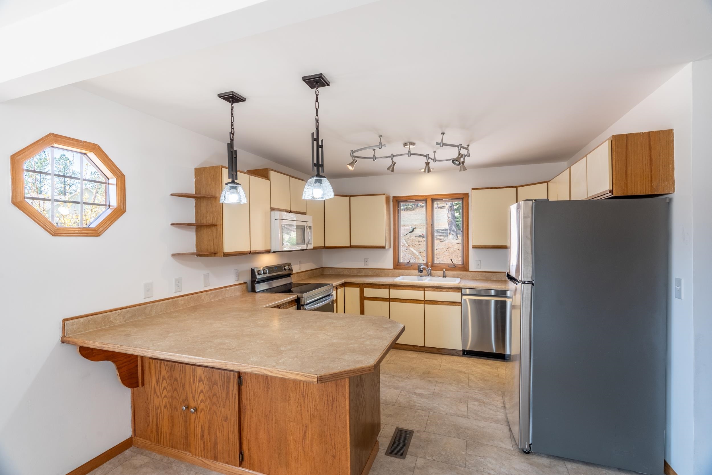 12700 Ridgeview Drive