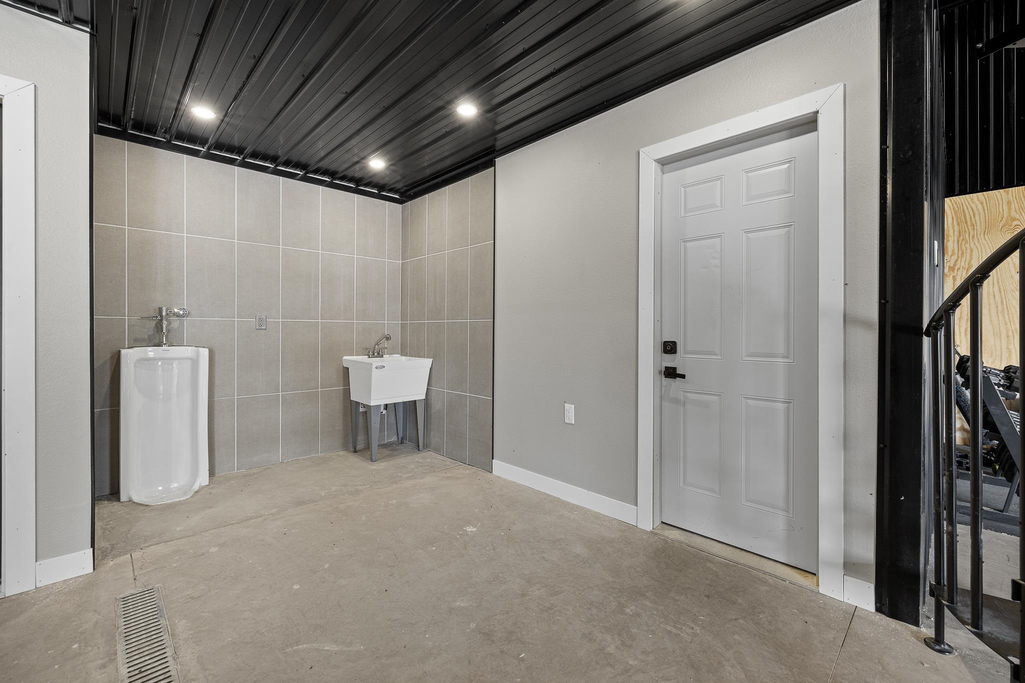 13239 Commodore Road