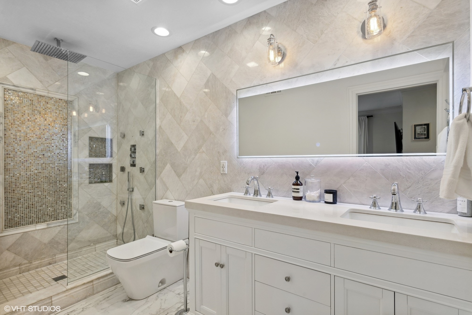 1907 N CLEVELAND Avenue Unit: B