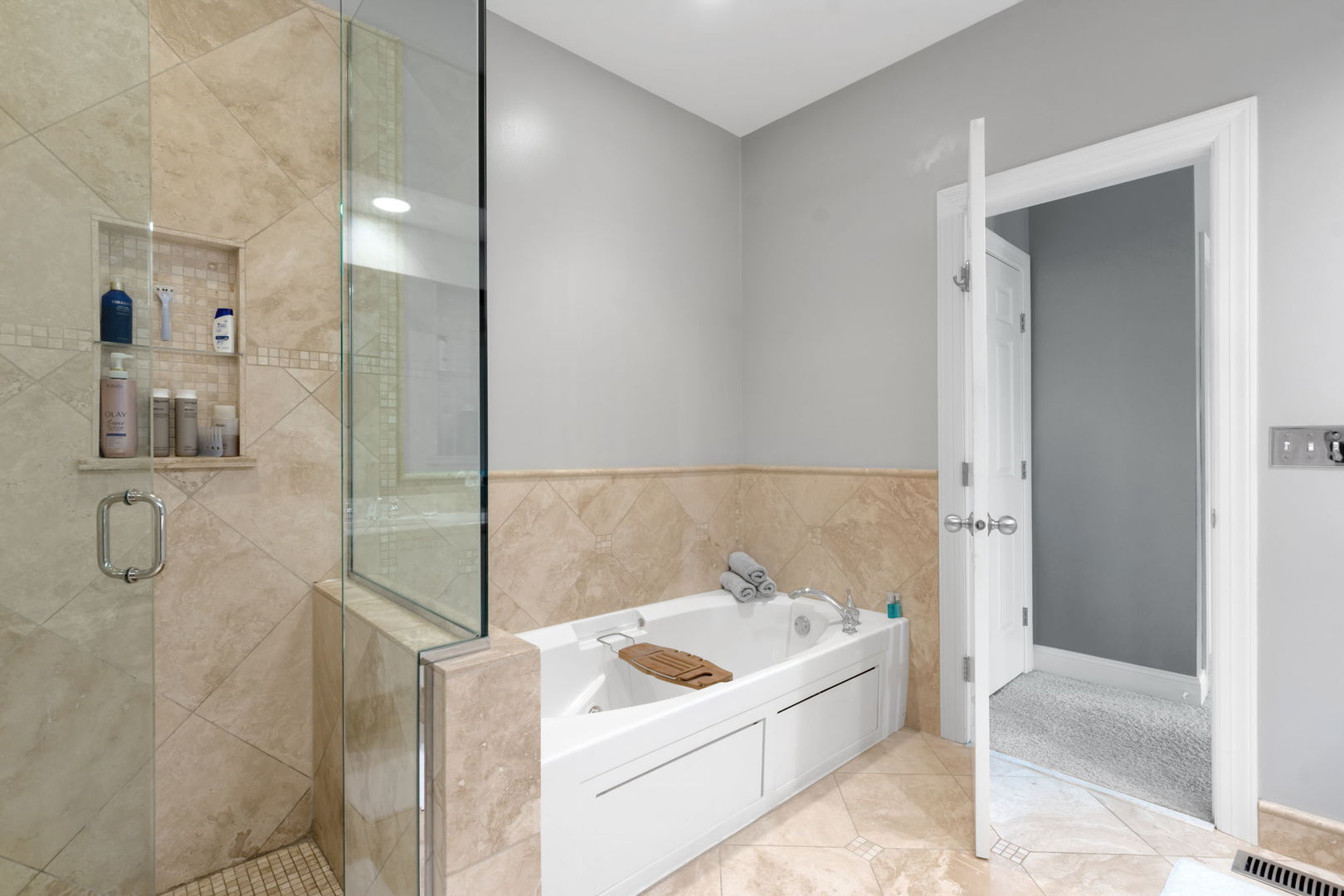 3843 N Southport Avenue Unit: 2N