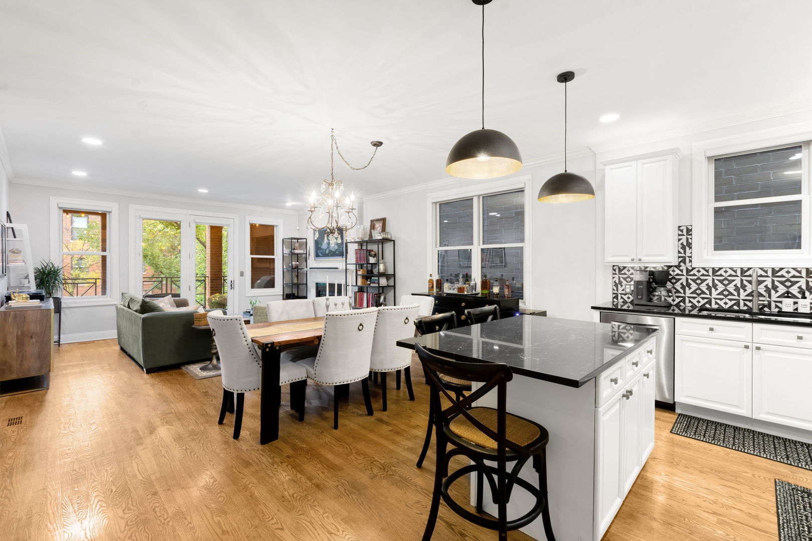 3843 N Southport Avenue Unit: 2N
