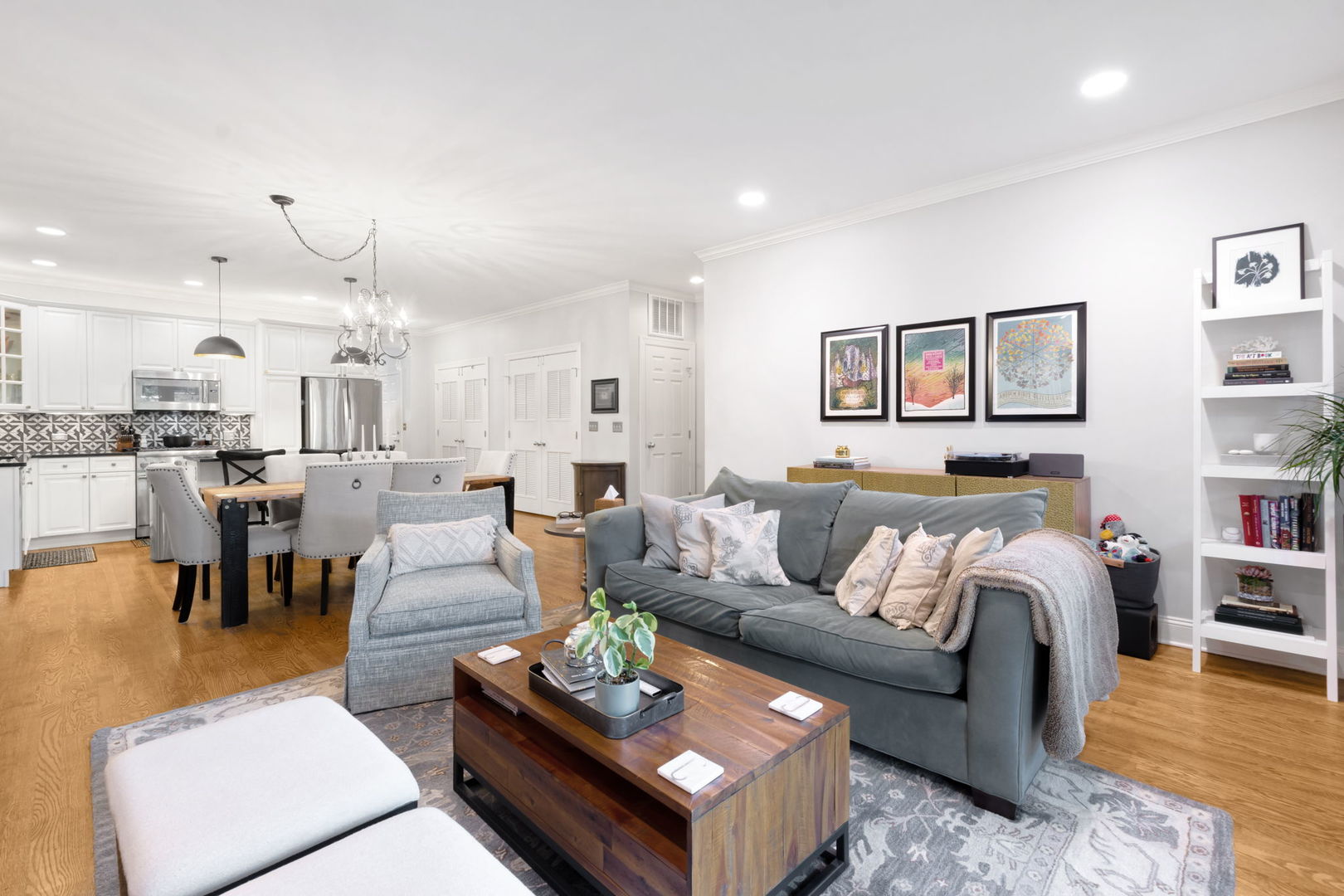 3843 N Southport Avenue Unit: 2N