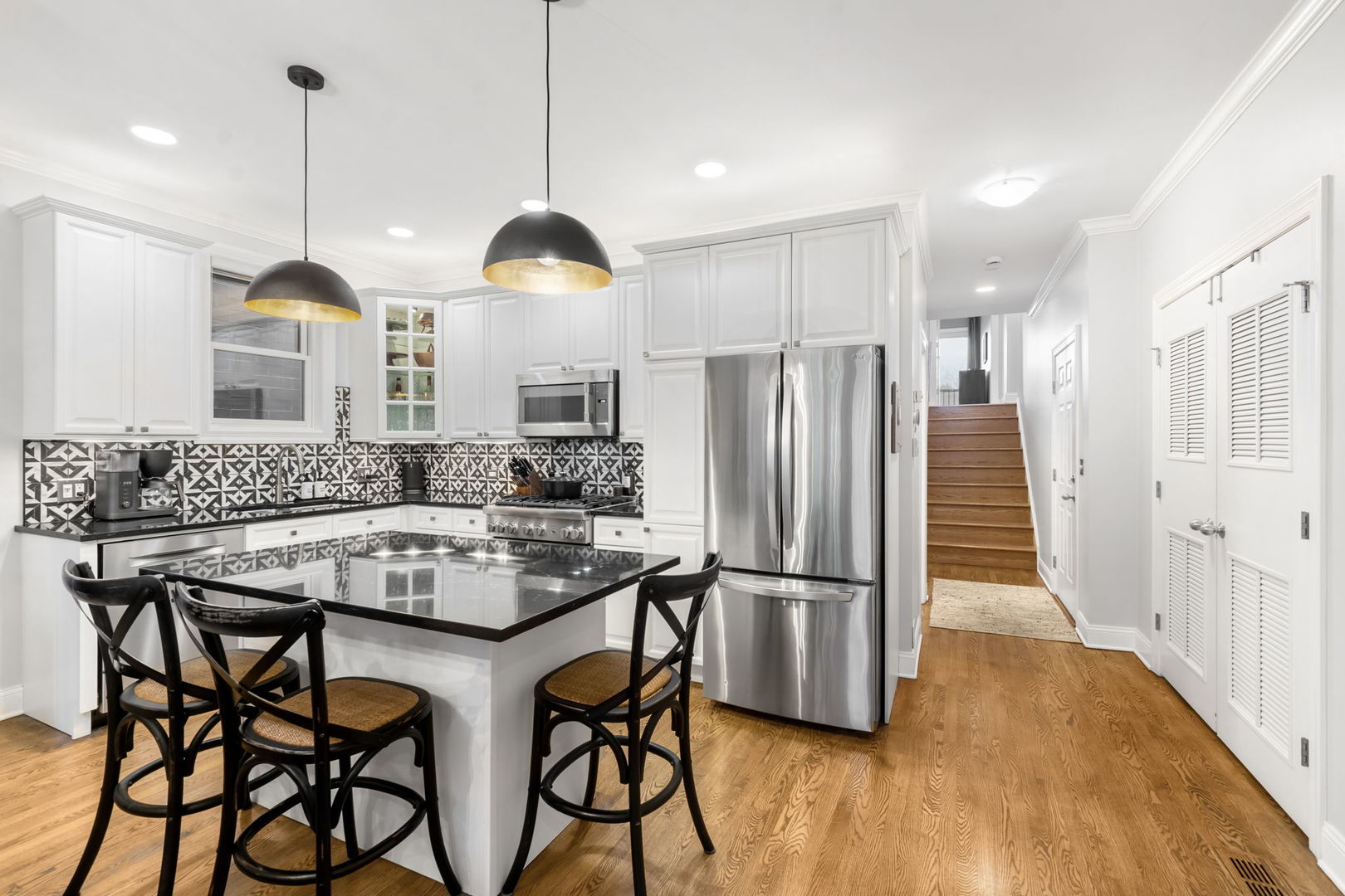 3843 N Southport Avenue Unit: 2N
