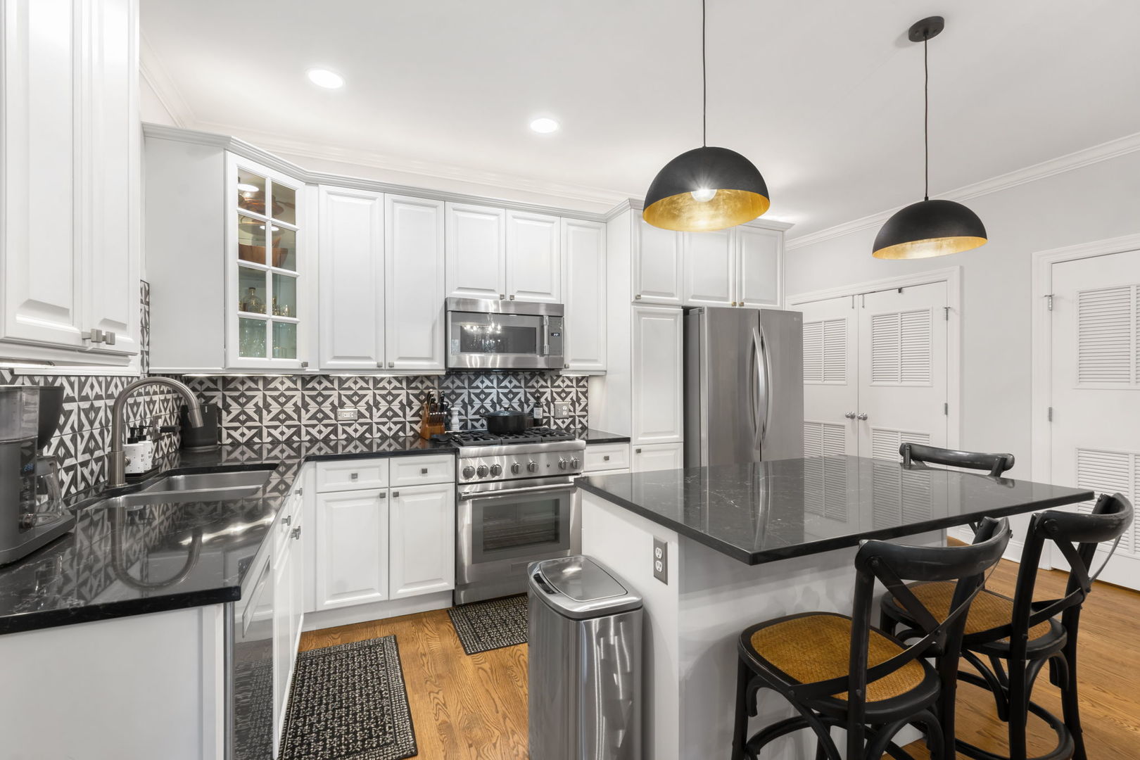 3843 N Southport Avenue Unit: 2N