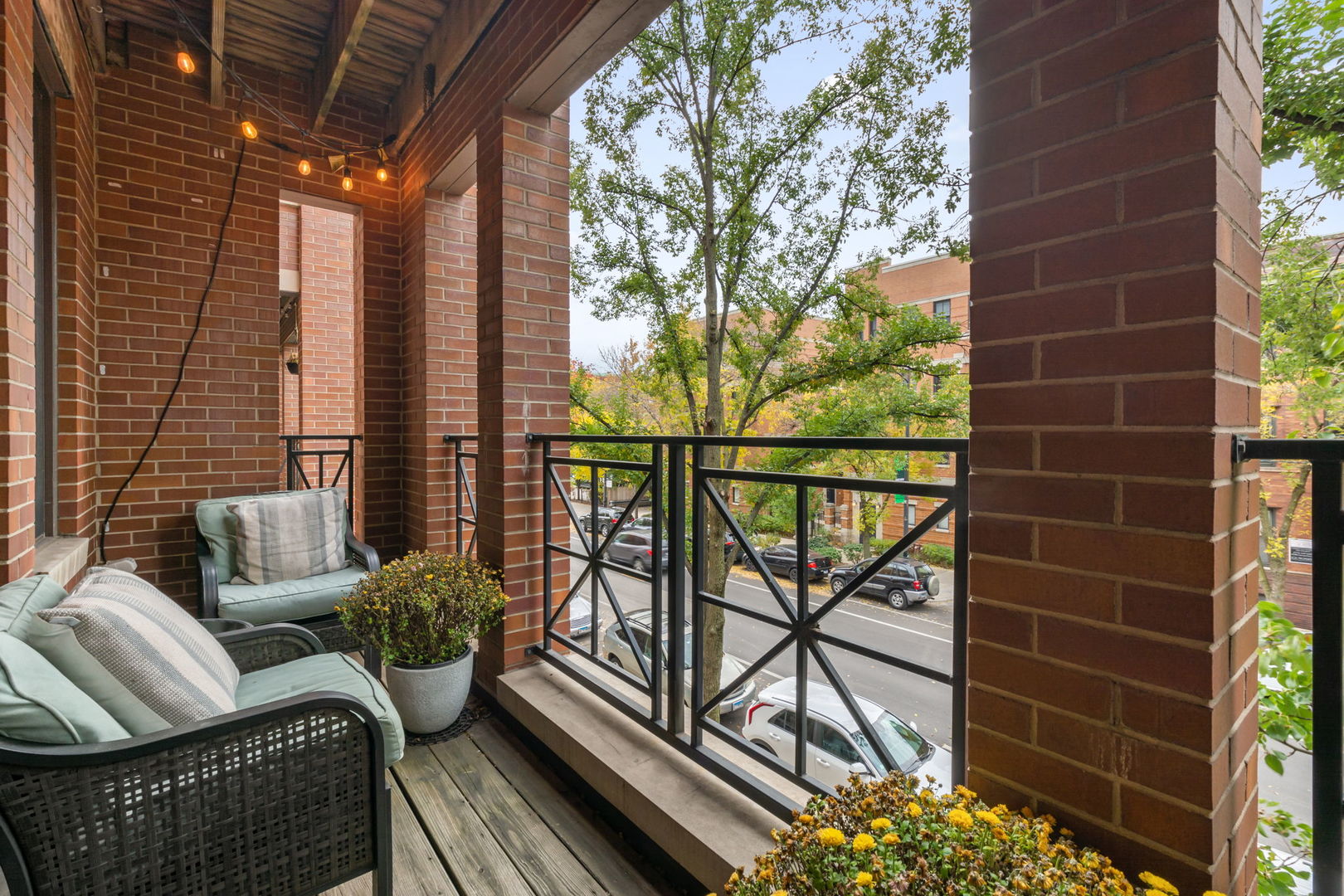3843 N Southport Avenue Unit: 2N